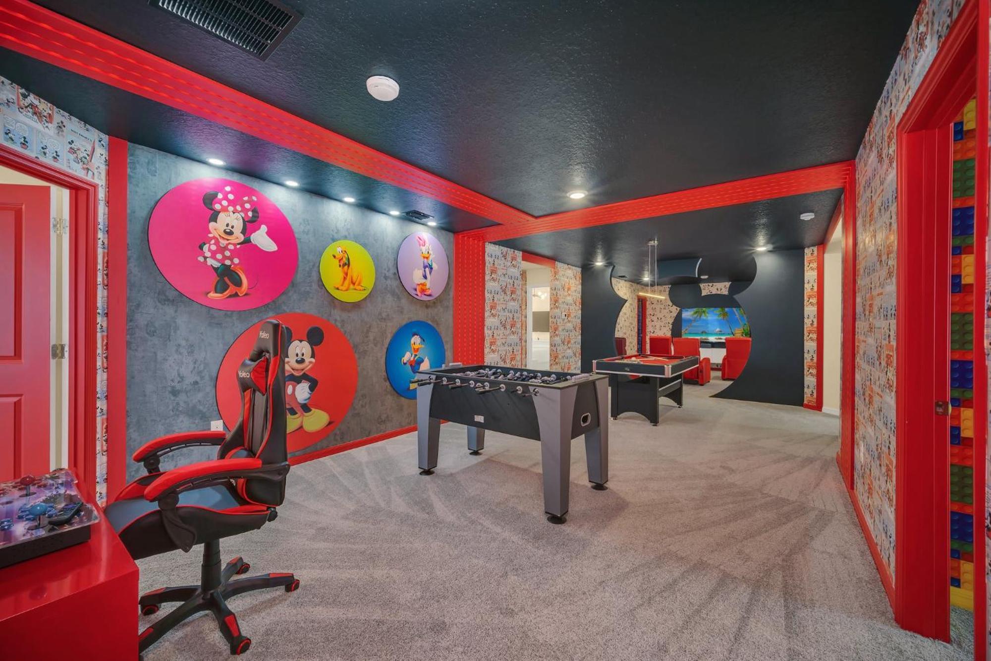 Chic 10br Retreat With Themed & Pool Holiday home Orlando