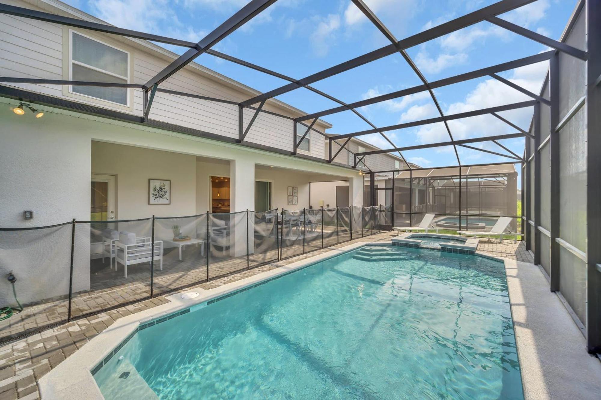 Holiday home Chic 10br Retreat With Themed & Pool