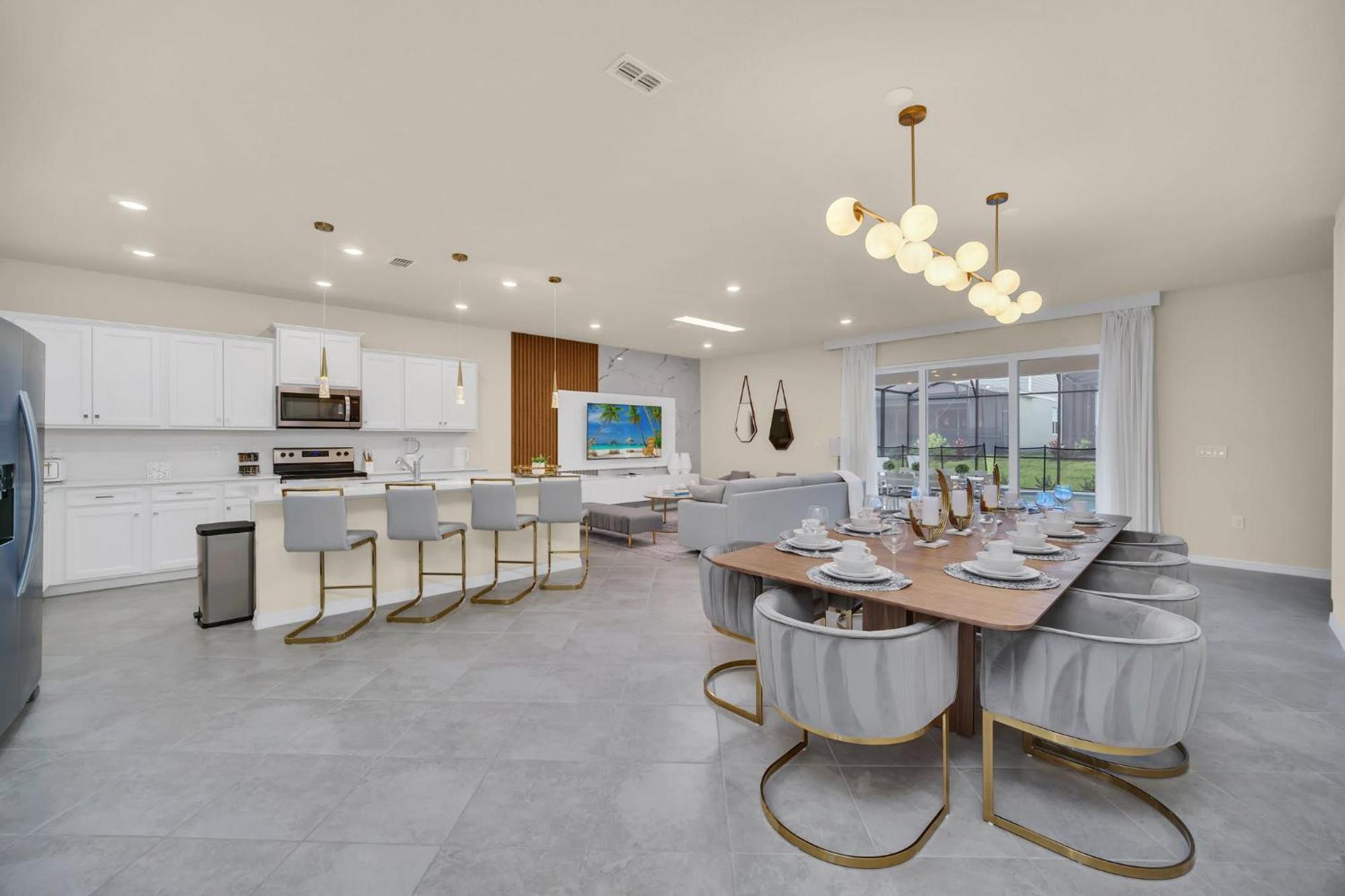 Chic 10br Retreat With Themed & Pool Holiday home