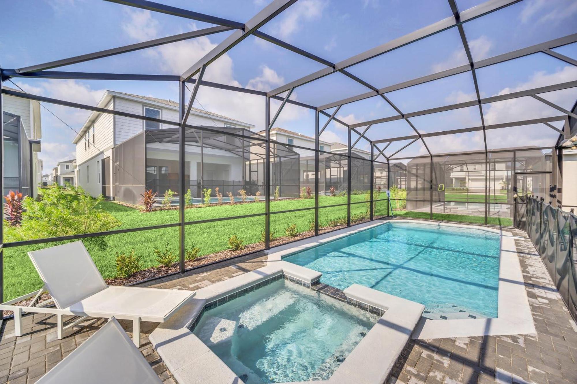Chic 10br Retreat With Themed & Pool Holiday home