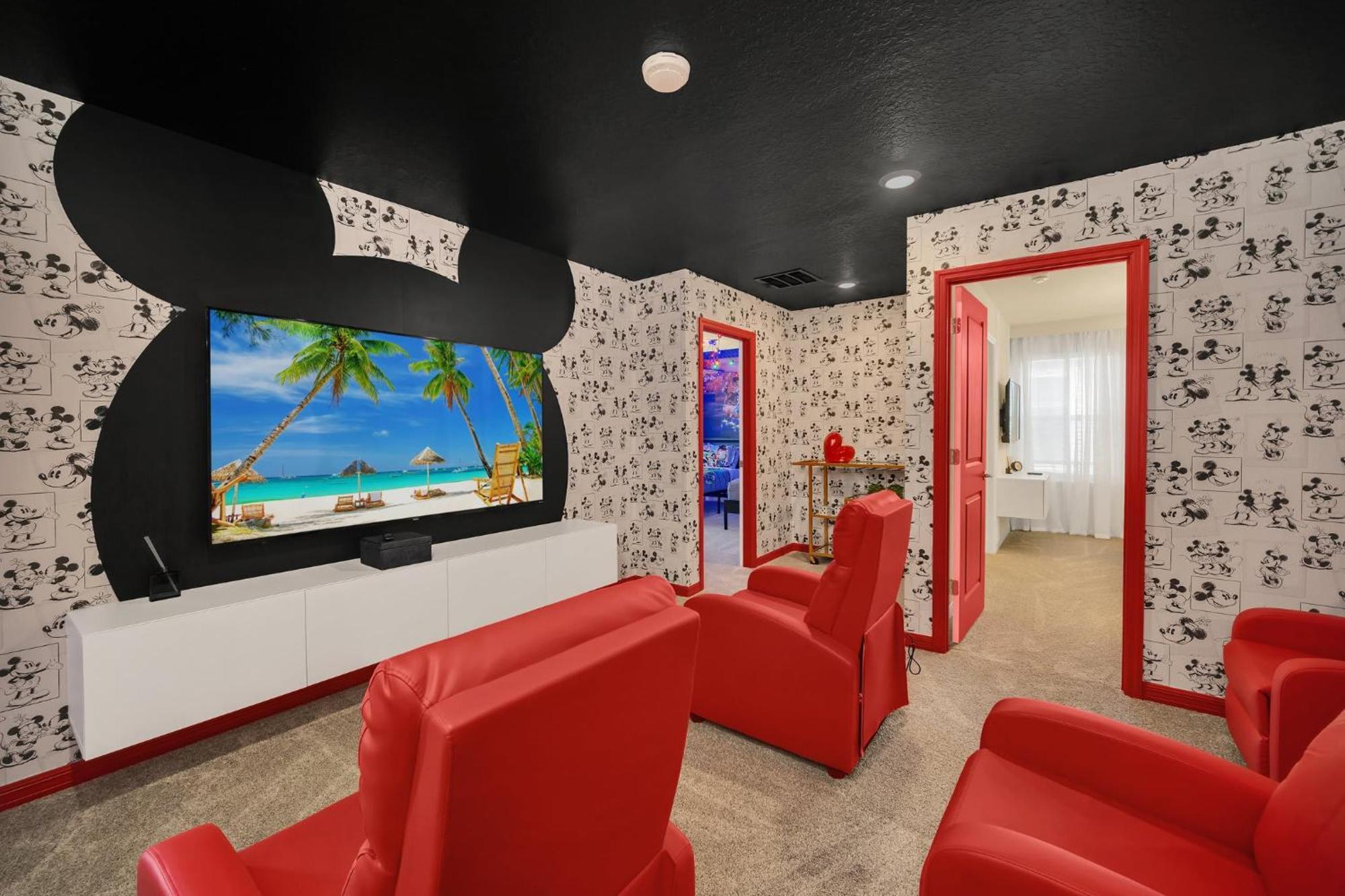 Chic 10br Retreat With Themed & Pool