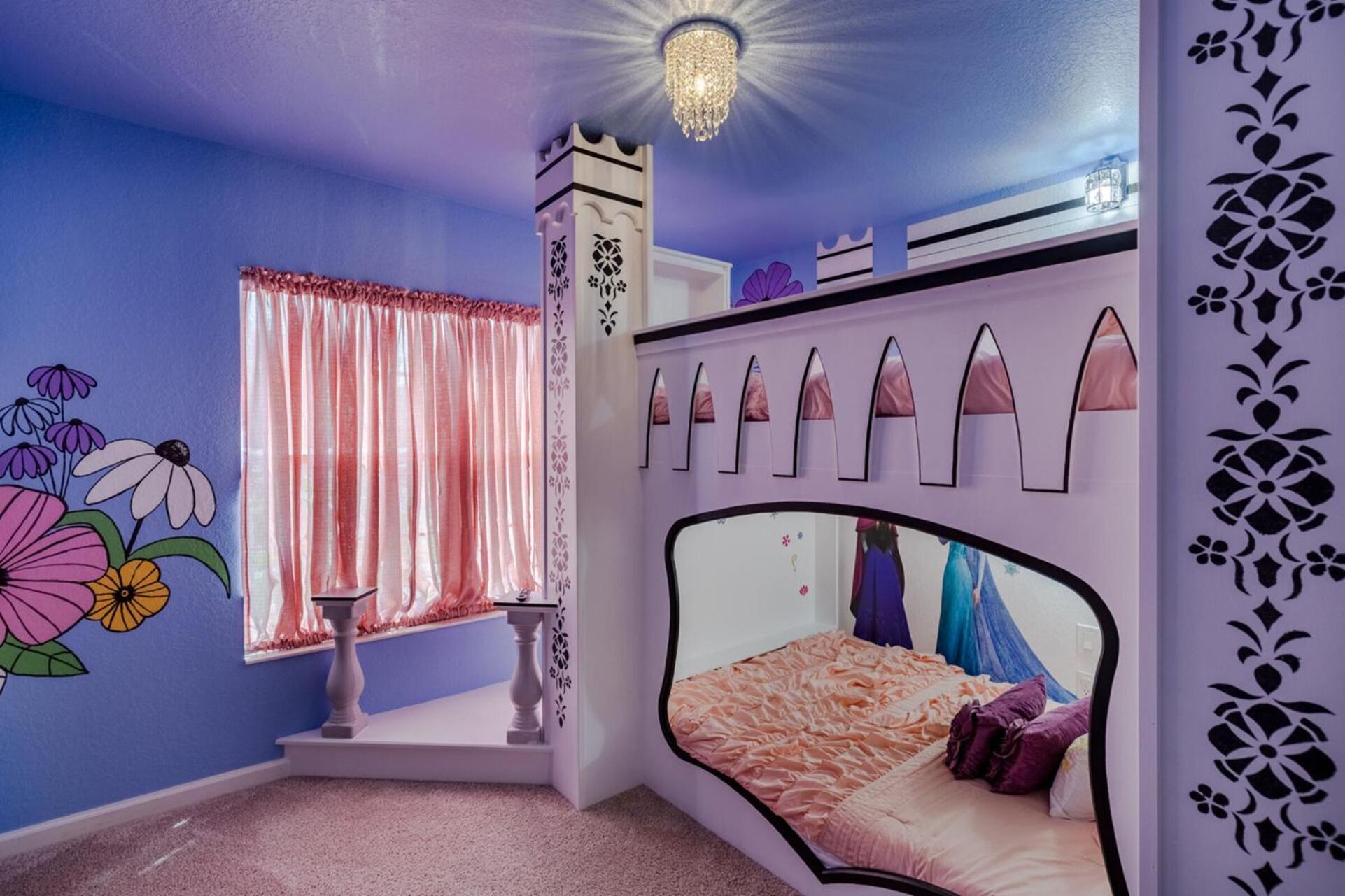 Charming With 5 Bedrooms6499