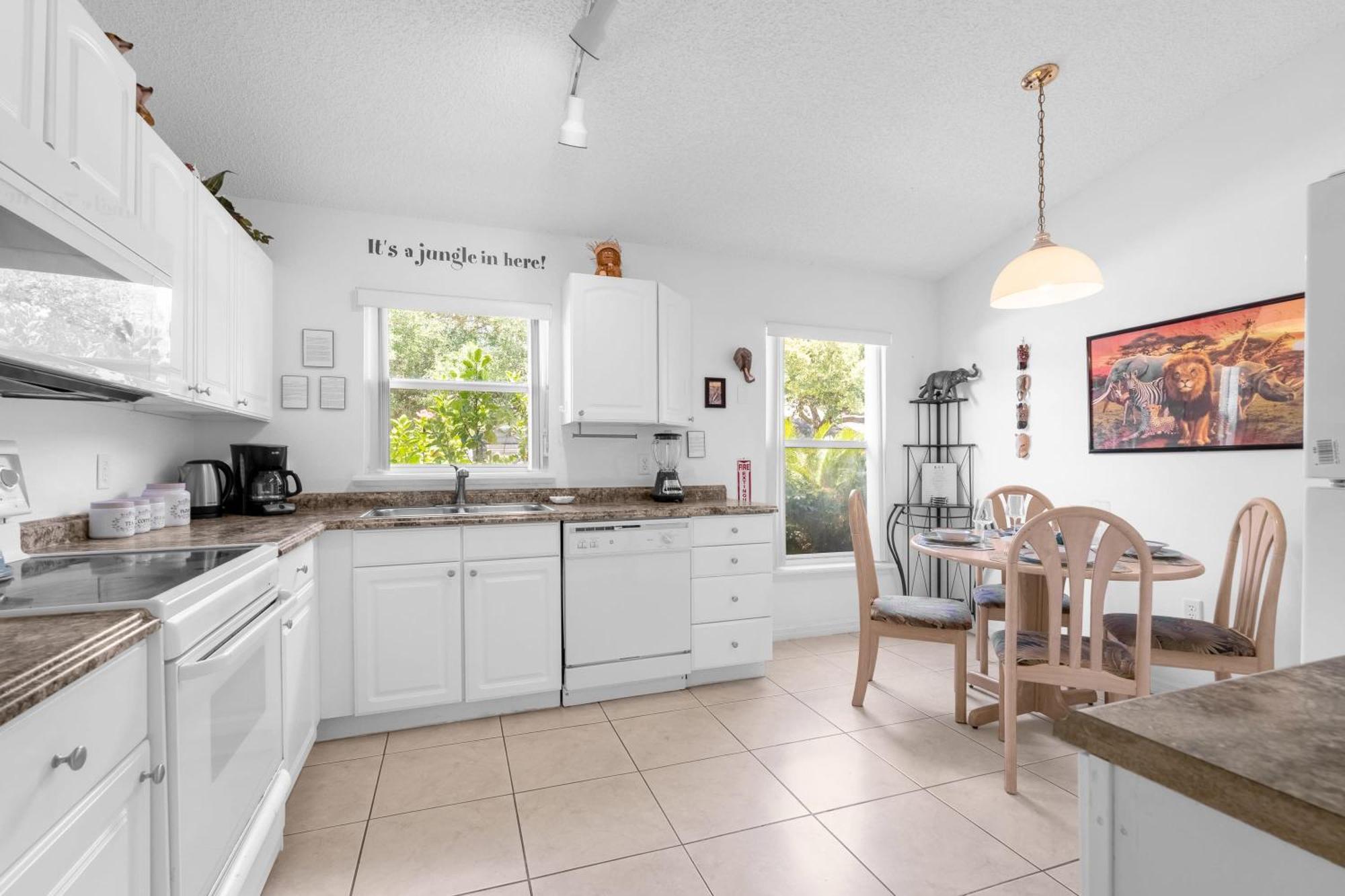 Holiday home Upstay - Games & Private Pool Family