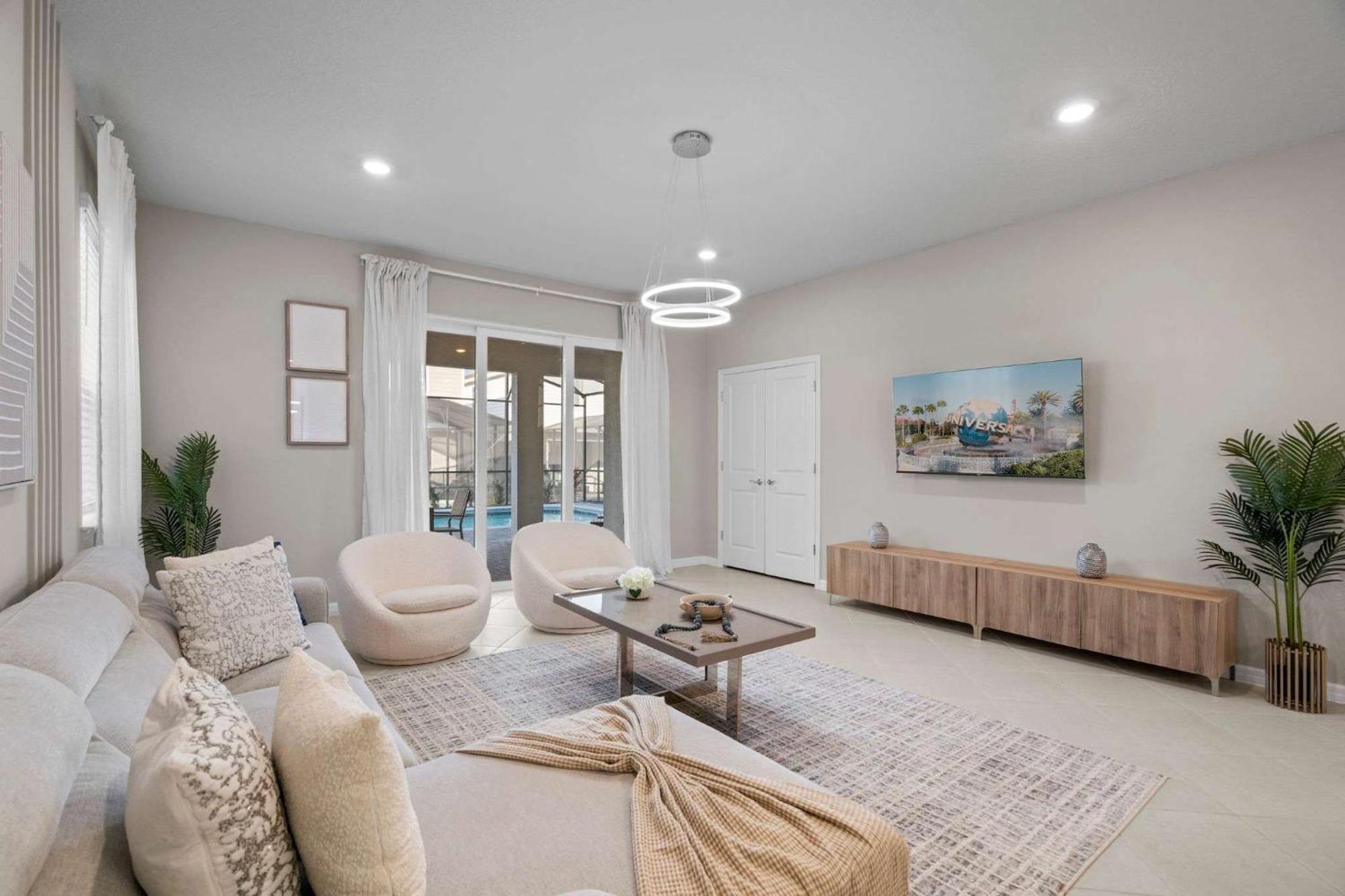 Chic 7bed With Private Pool, Theme Bedrooms Holiday home Orlando