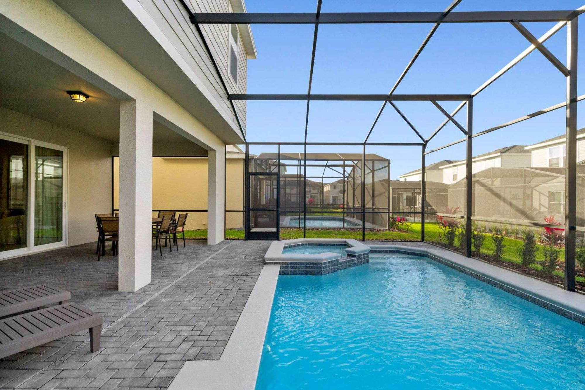 Chic 7bed With Private Pool, Theme Bedrooms Holiday home
