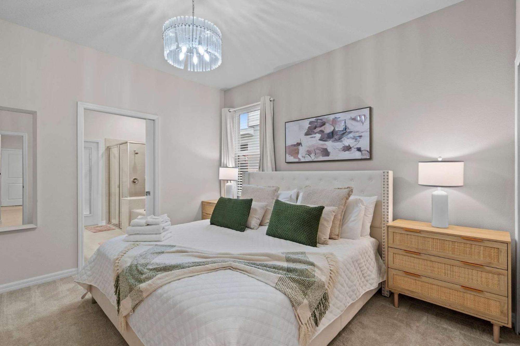Chic 7bed With Private Pool, Theme Bedrooms