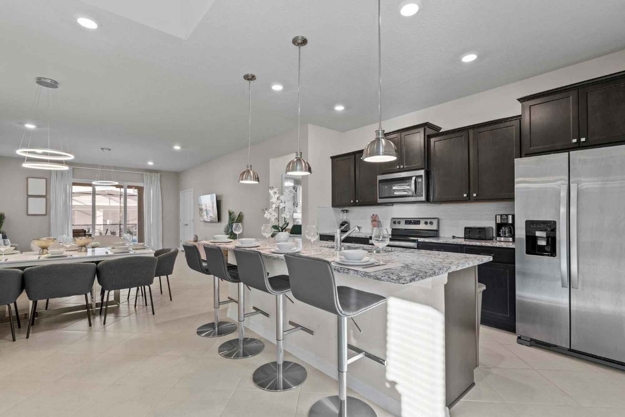 Chic 7bed With Private Pool, Theme Bedrooms Orlando