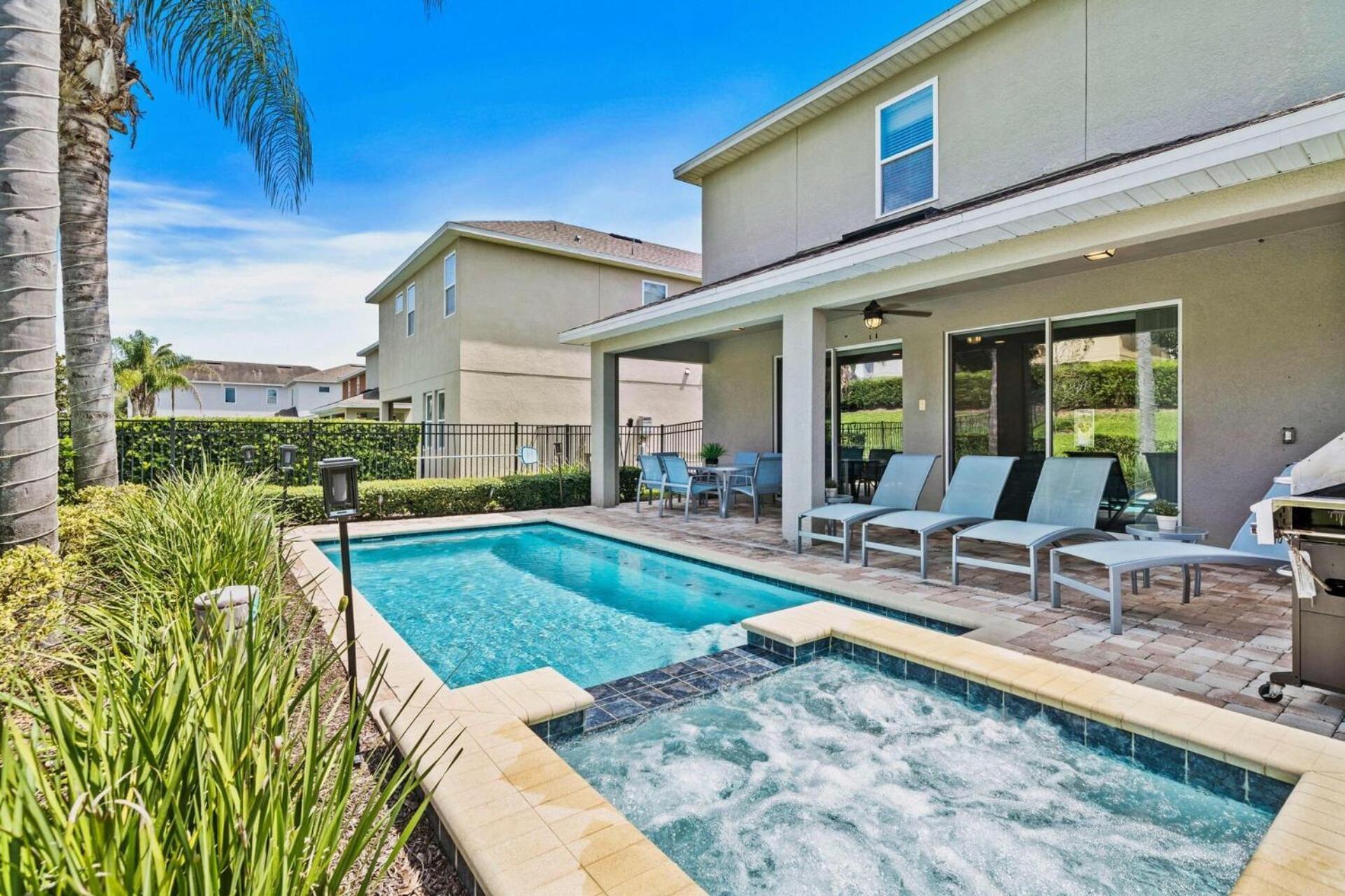 Experience Magic And Luxury Just Minutes From Holiday home
