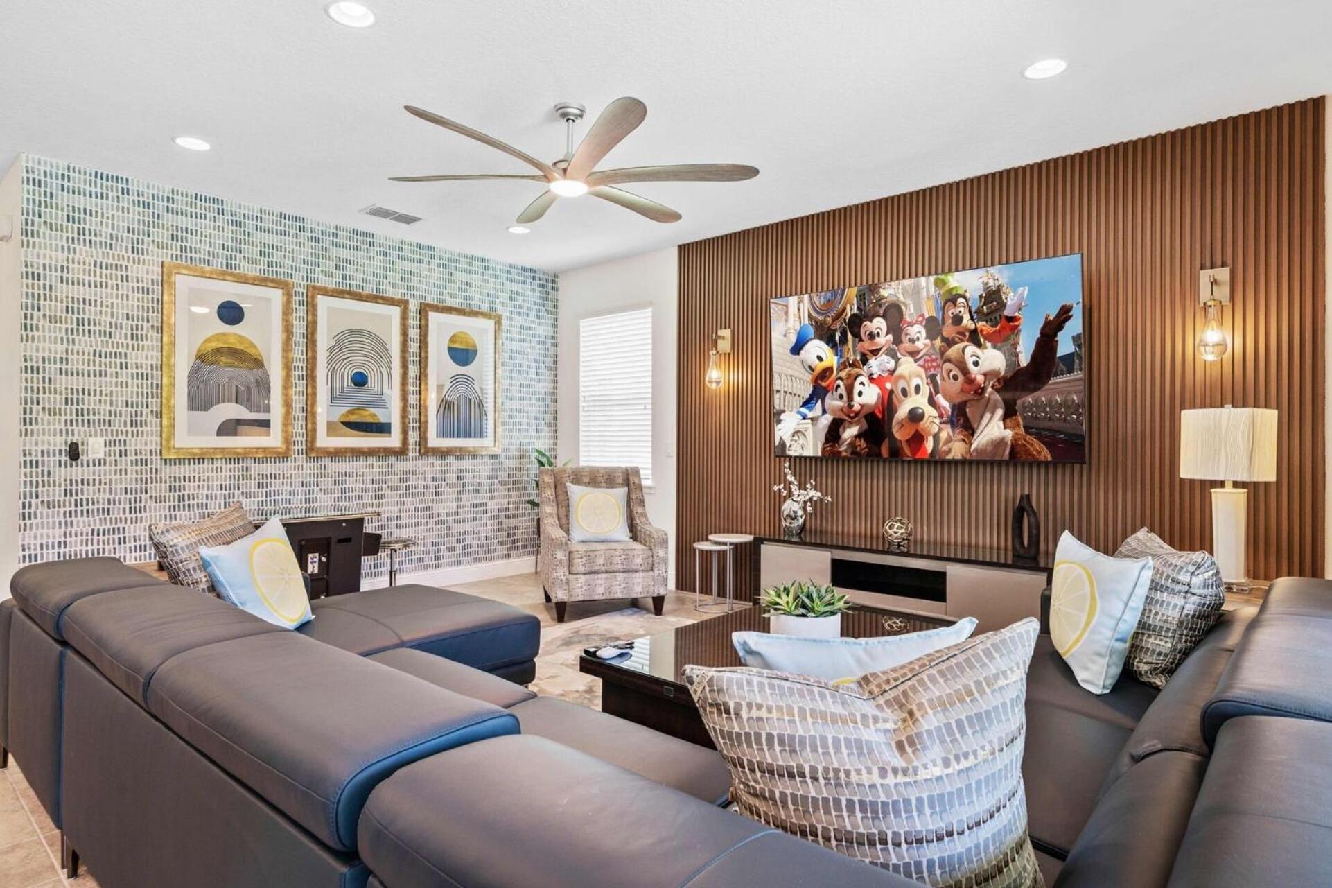 Experience Magic And Luxury Just Minutes From Holiday home *