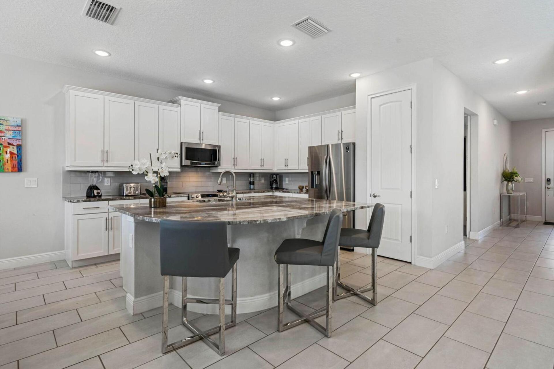 Ultimate Luxury Retreat: 5 Bedroom With Pool And Jacuzzi *