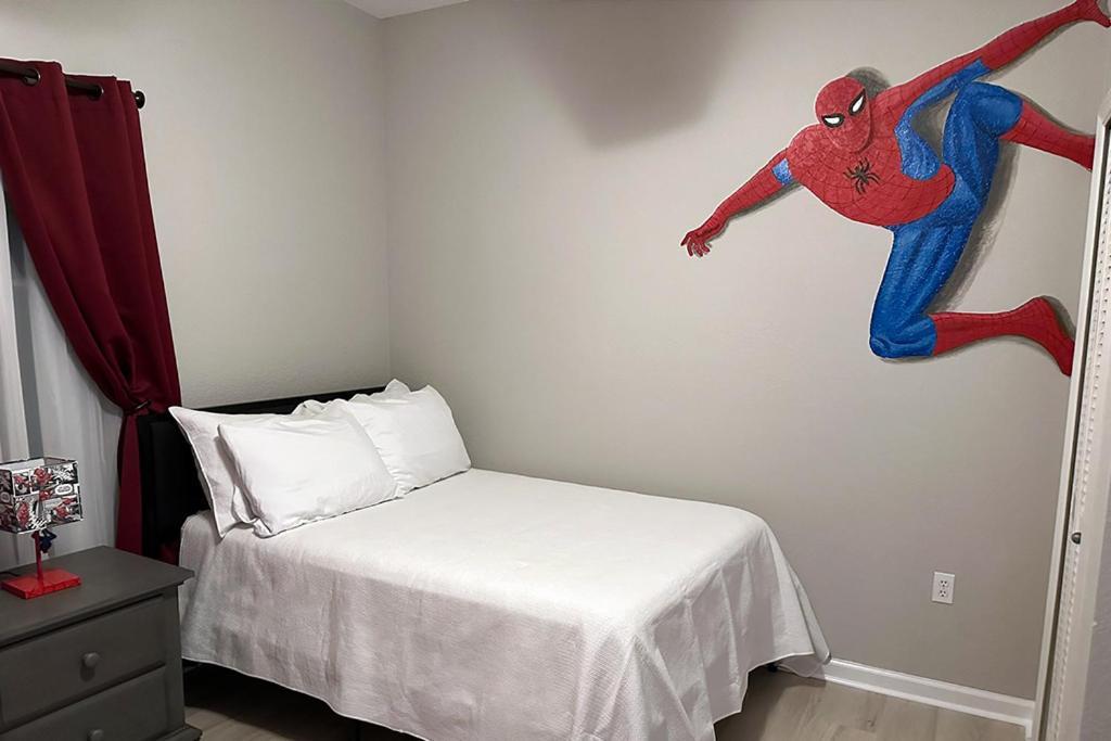 Aparthotel Spider-man-themed Near Disney, Sea World, Universal And Occc With Pool, Spa, Restaurants, Shuttle, Private Balcony, And View Of Fireworks Shows