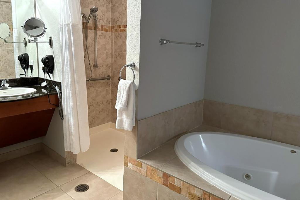 Spider-man-themed Near Disney, Sea World, Universal And Occc With Pool, Spa, Restaurants, Shuttle, Private Balcony, And View Of Fireworks Shows Aparthotel Orlando