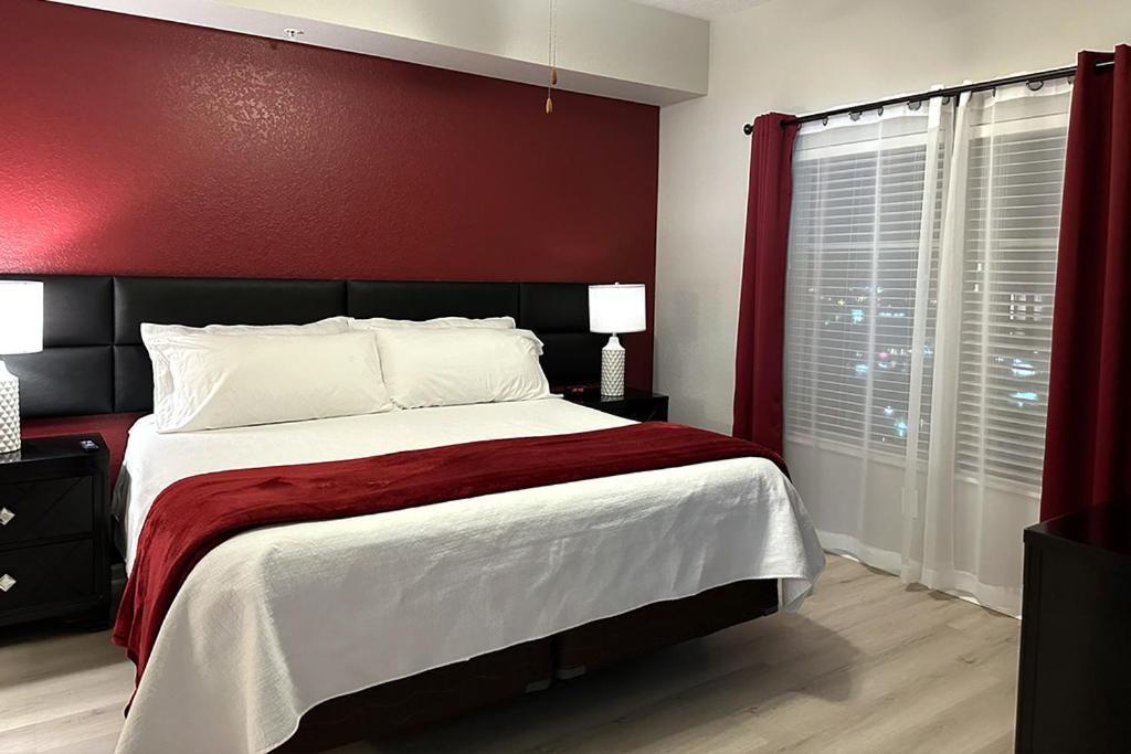Spider-man-themed Near Disney, Sea World, Universal And Occc With Pool, Spa, Restaurants, Shuttle, Private Balcony, And View Of Fireworks Shows