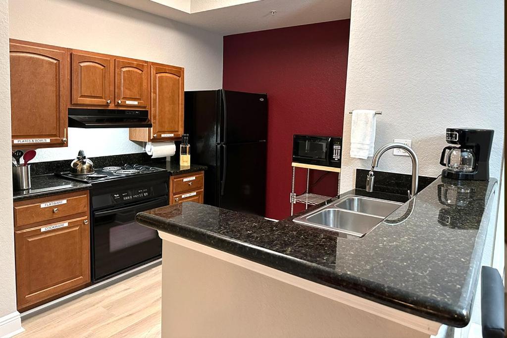 Aparthotel Spider-man-themed Near Disney, Sea World, Universal And Occc With Pool, Spa, Restaurants, Shuttle, Private Balcony, And View Of Fireworks Shows