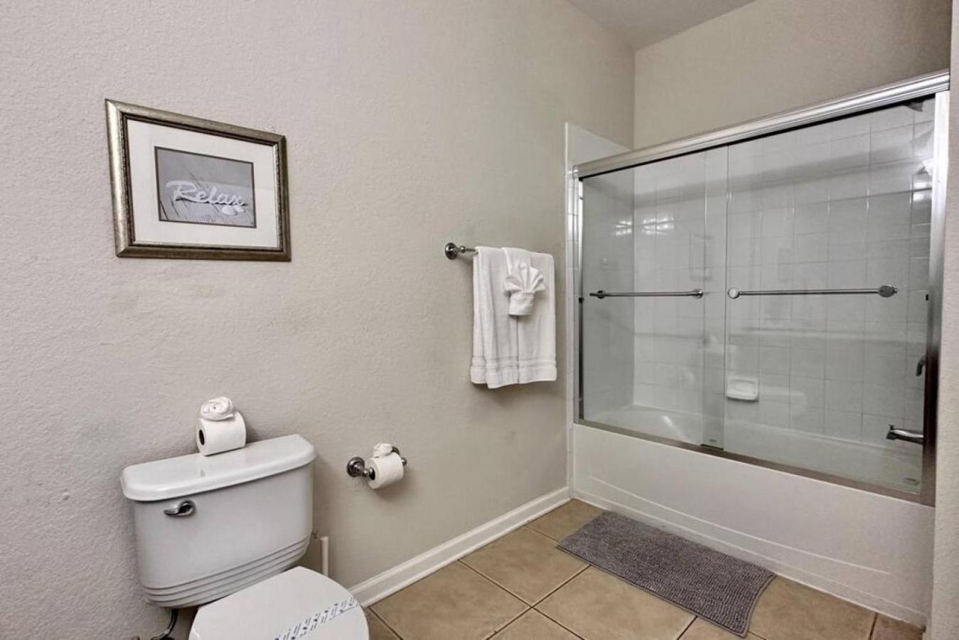Is3-205 Lakefront - Universal Holiday home