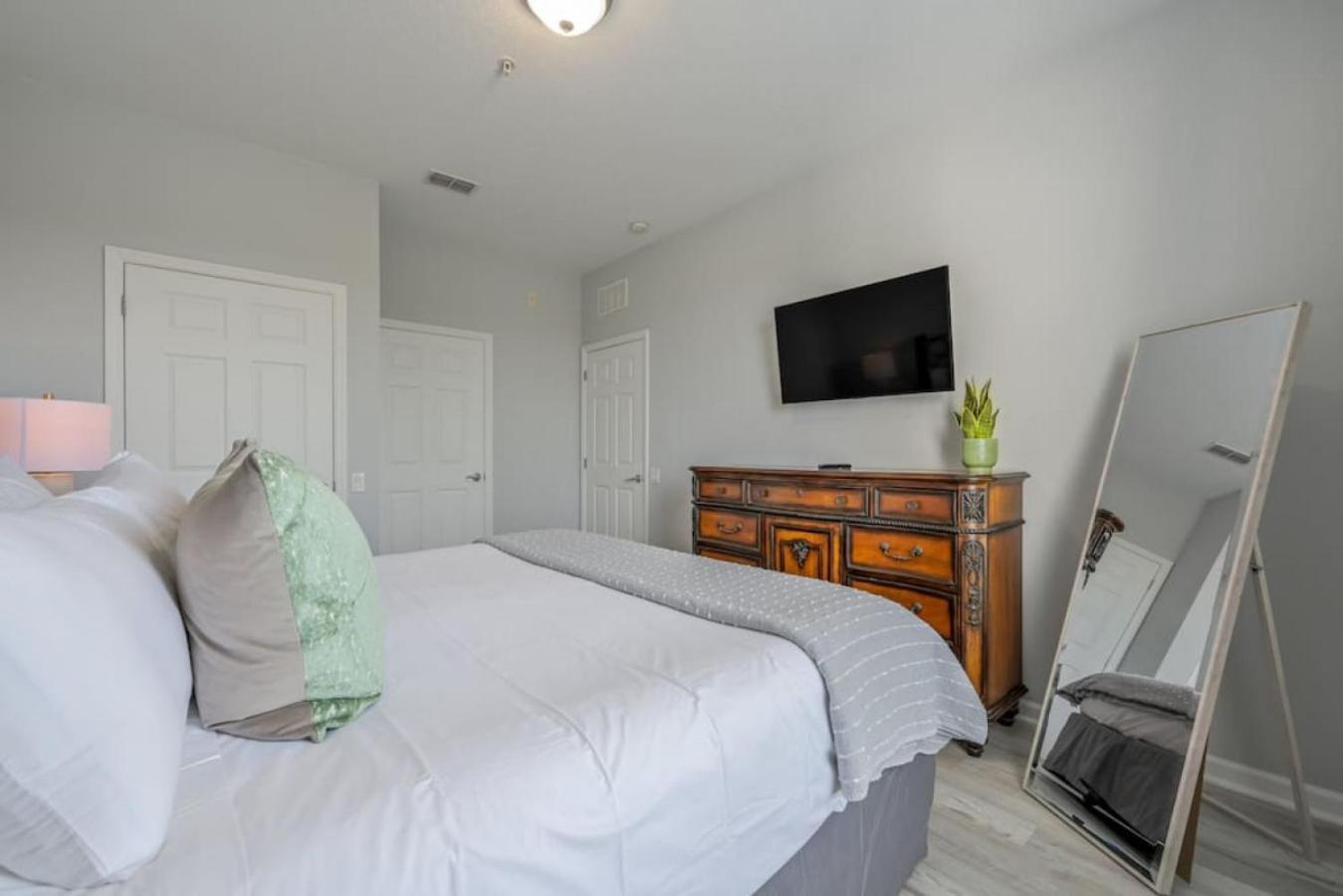 Holiday home Is2-310 - New Listing - Near Major Attractions *