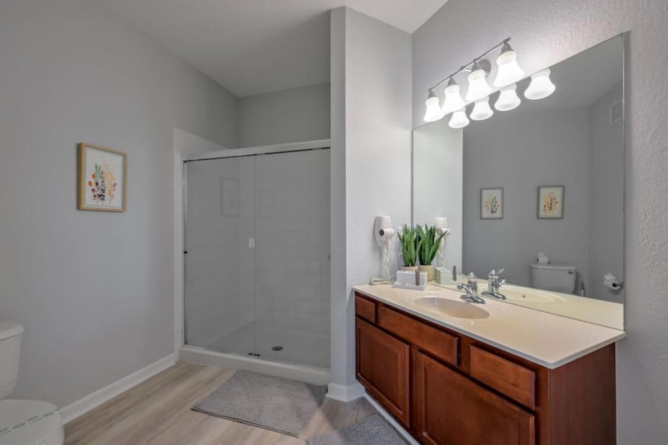 Holiday home Is2-310 - New Listing - Near Major Attractions