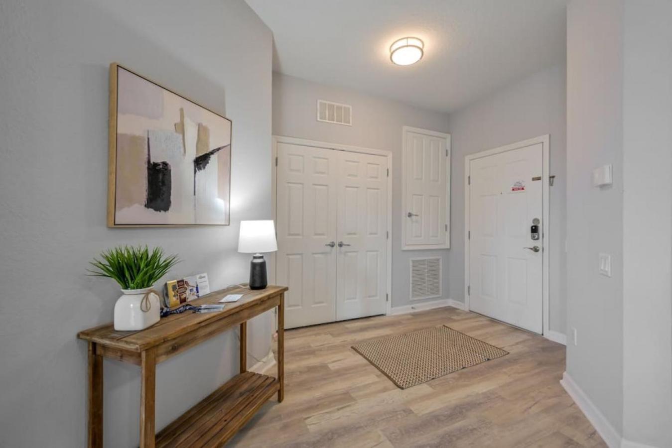 Is2-310 - New Listing - Near Major Attractions *