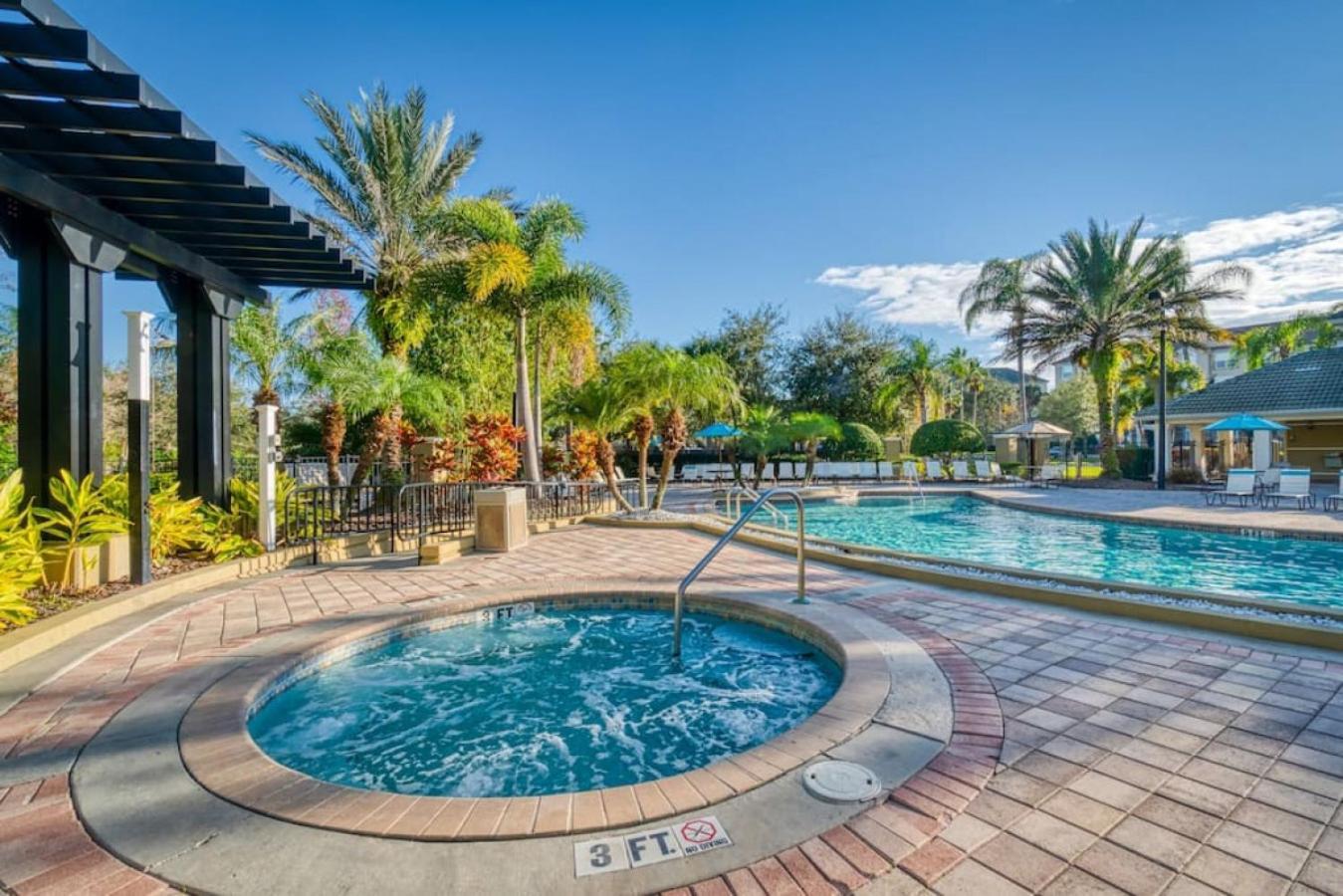 Is2-310 - New Listing - Near Major Attractions *