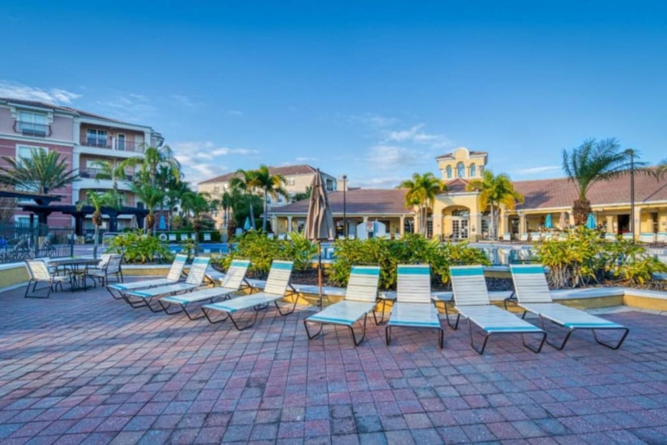 Is2-104 - New Listing - Modern Unit *