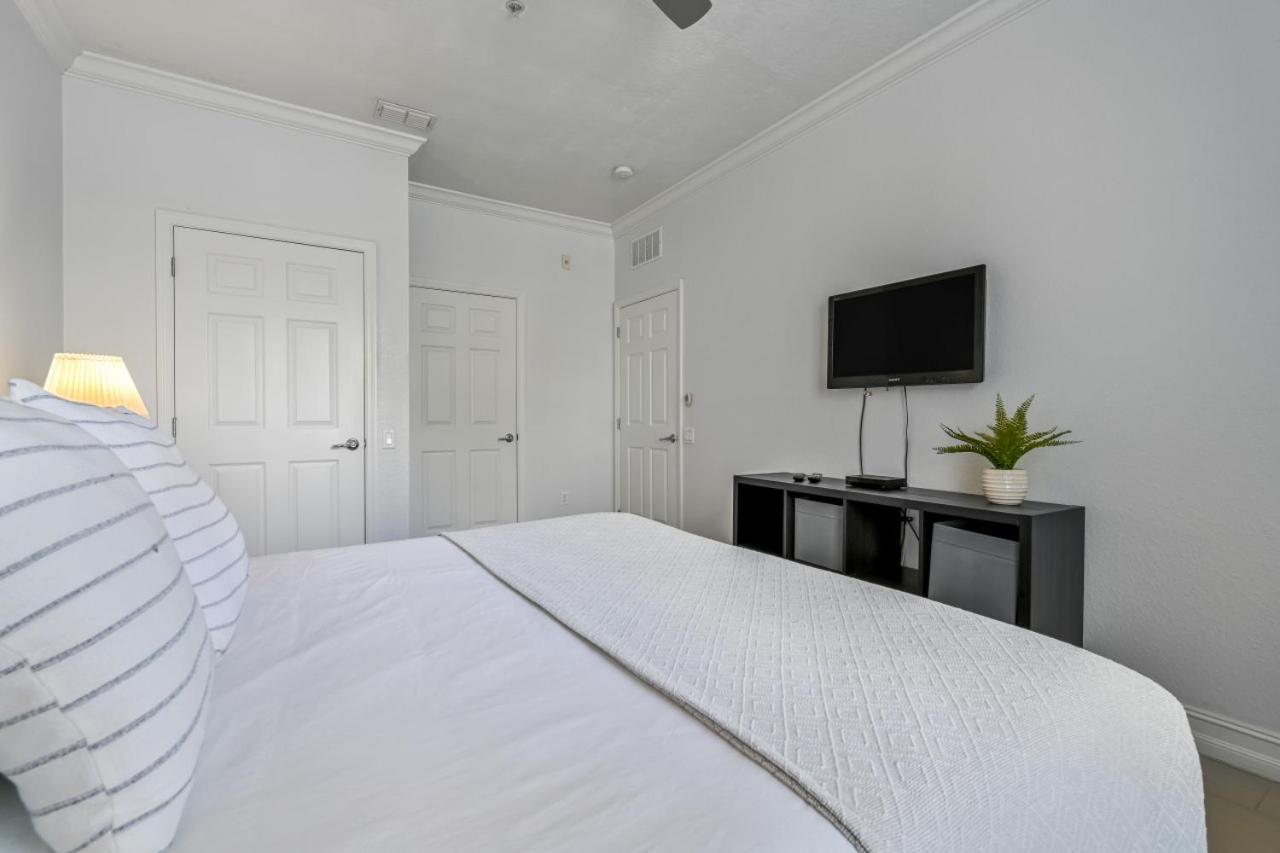 Is2-104 - New Listing - Modern Unit