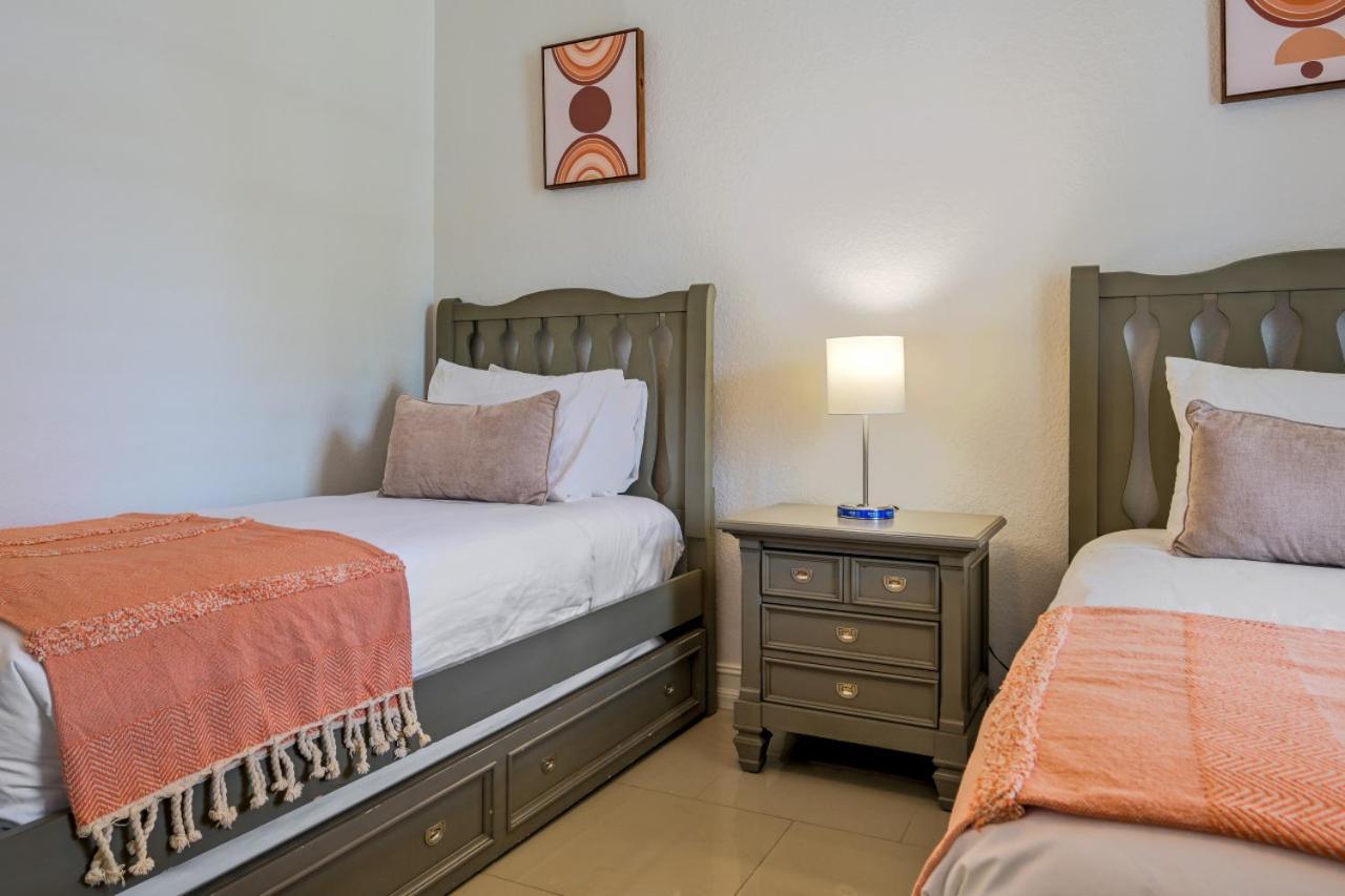 Is2-104 - New Listing - Modern Unit Holiday home