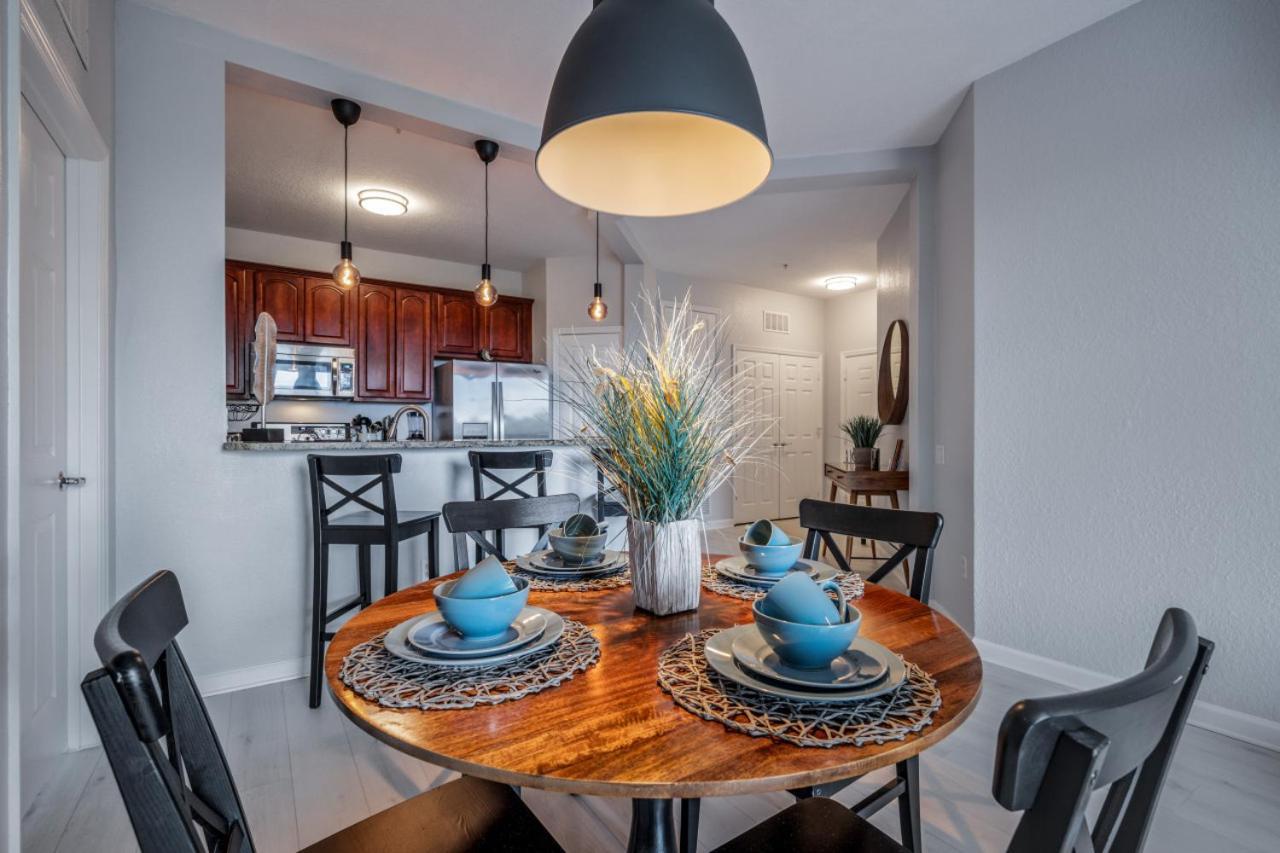 Is1-208 - View Corner Unit - Modern Decor Orlando