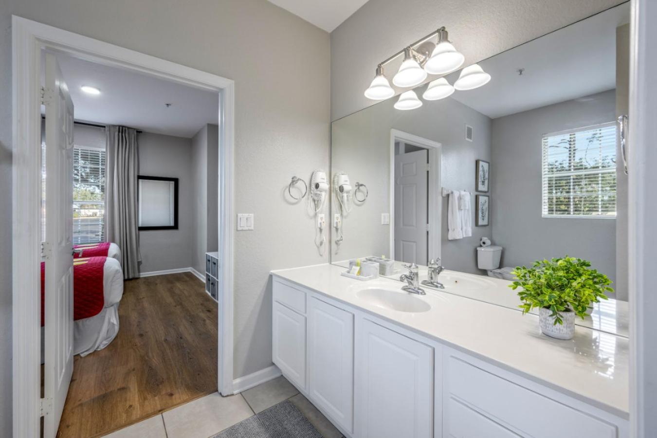 Is1-106 Beautiful - Across From Pool Holiday home Orlando