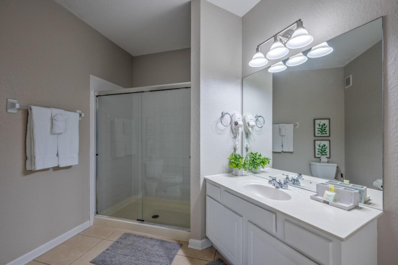 Is1-106 Beautiful - Across From Pool Holiday home