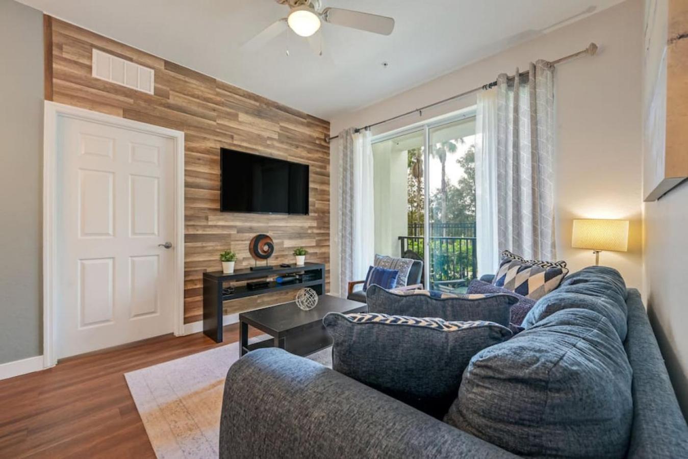 Is1-103 Lakefront Unit - Near Major Attractions Holiday home Orlando