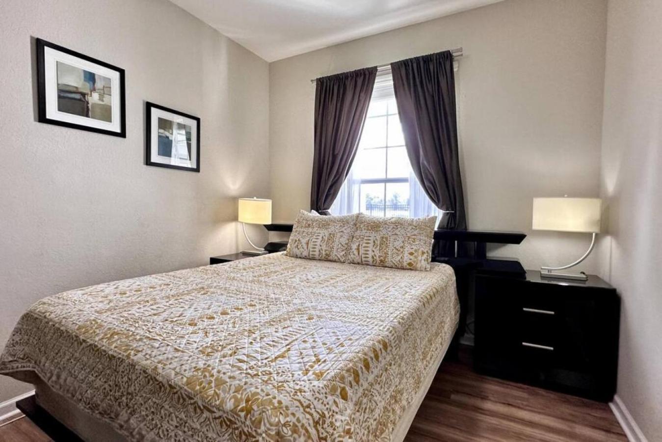 Is1 110 - Lakefront Unit - Near Major Attractions Holiday home