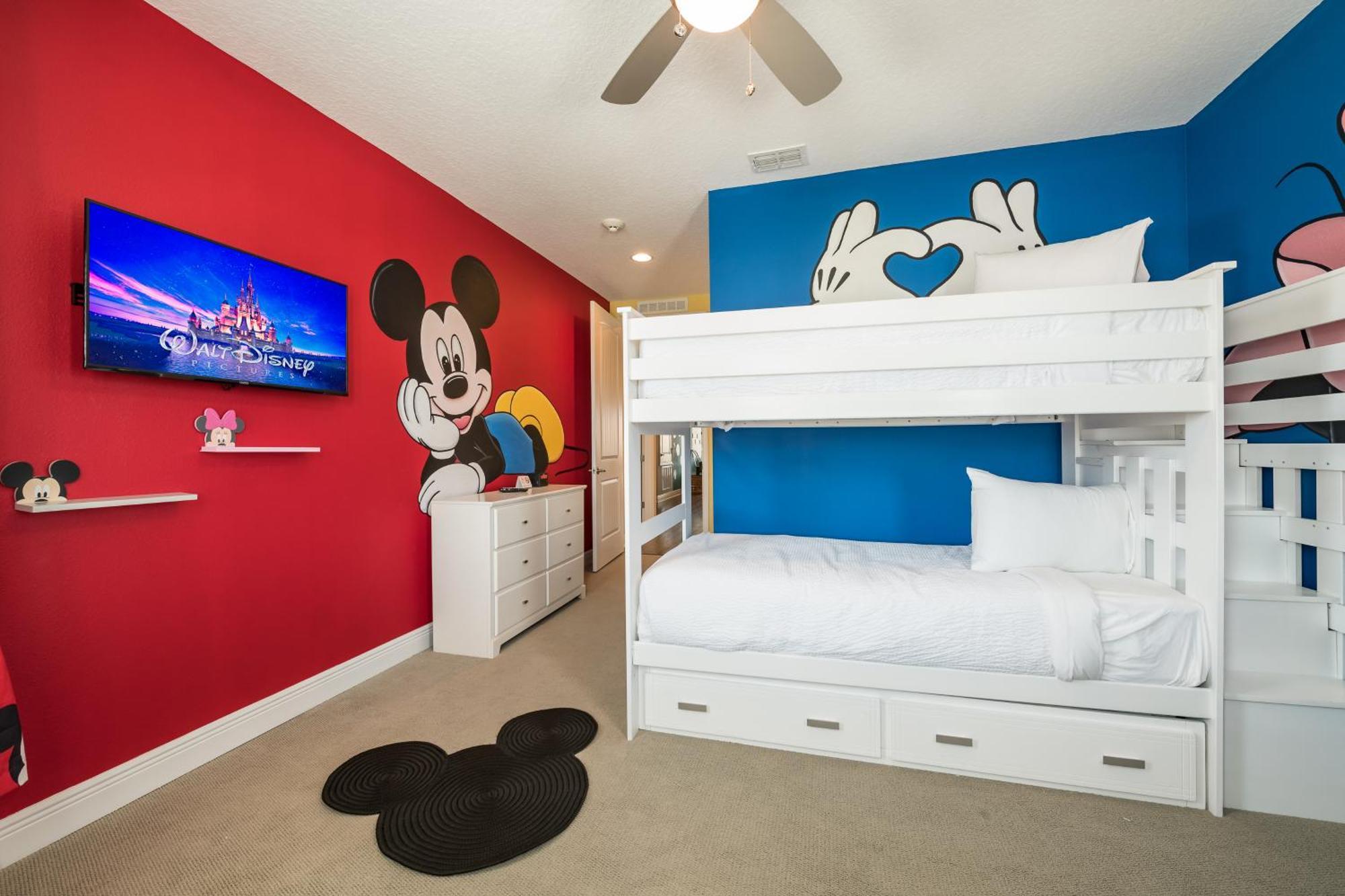 Holiday home Vibrant With Theater & Pool Table Near By Rentyl - 7713g Orlando