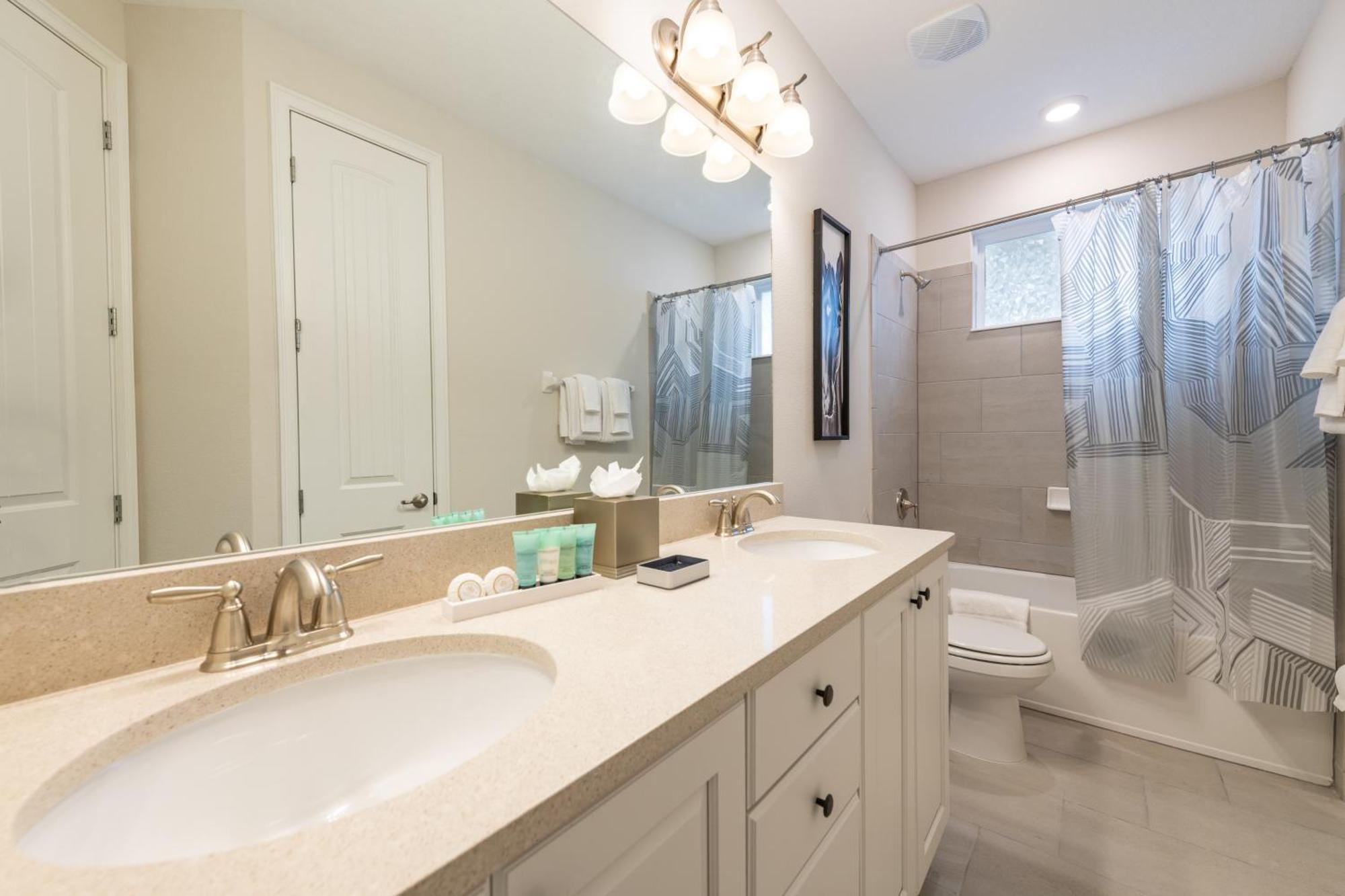 Spacious With Game By Rentyl Near - 241s * Orlando
