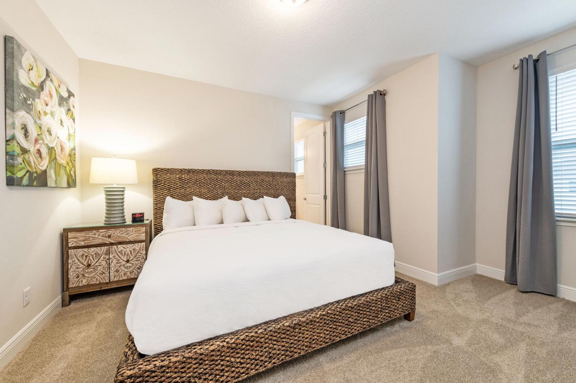 Spacious With Game By Rentyl Near - 241s