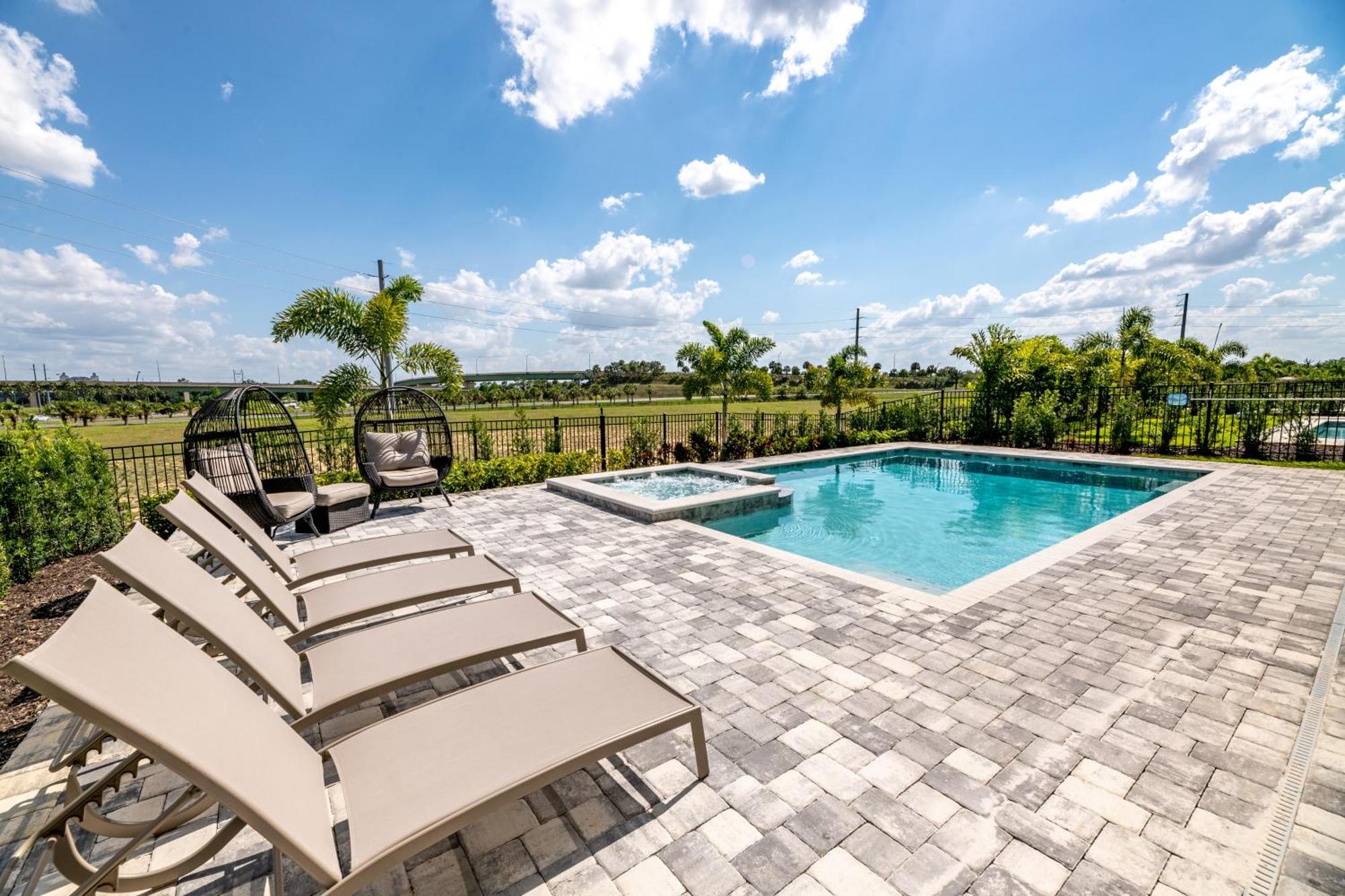 Inviting By Rentyl With Movie Theater, Pool Table And Theme Near - 332s * Orlando