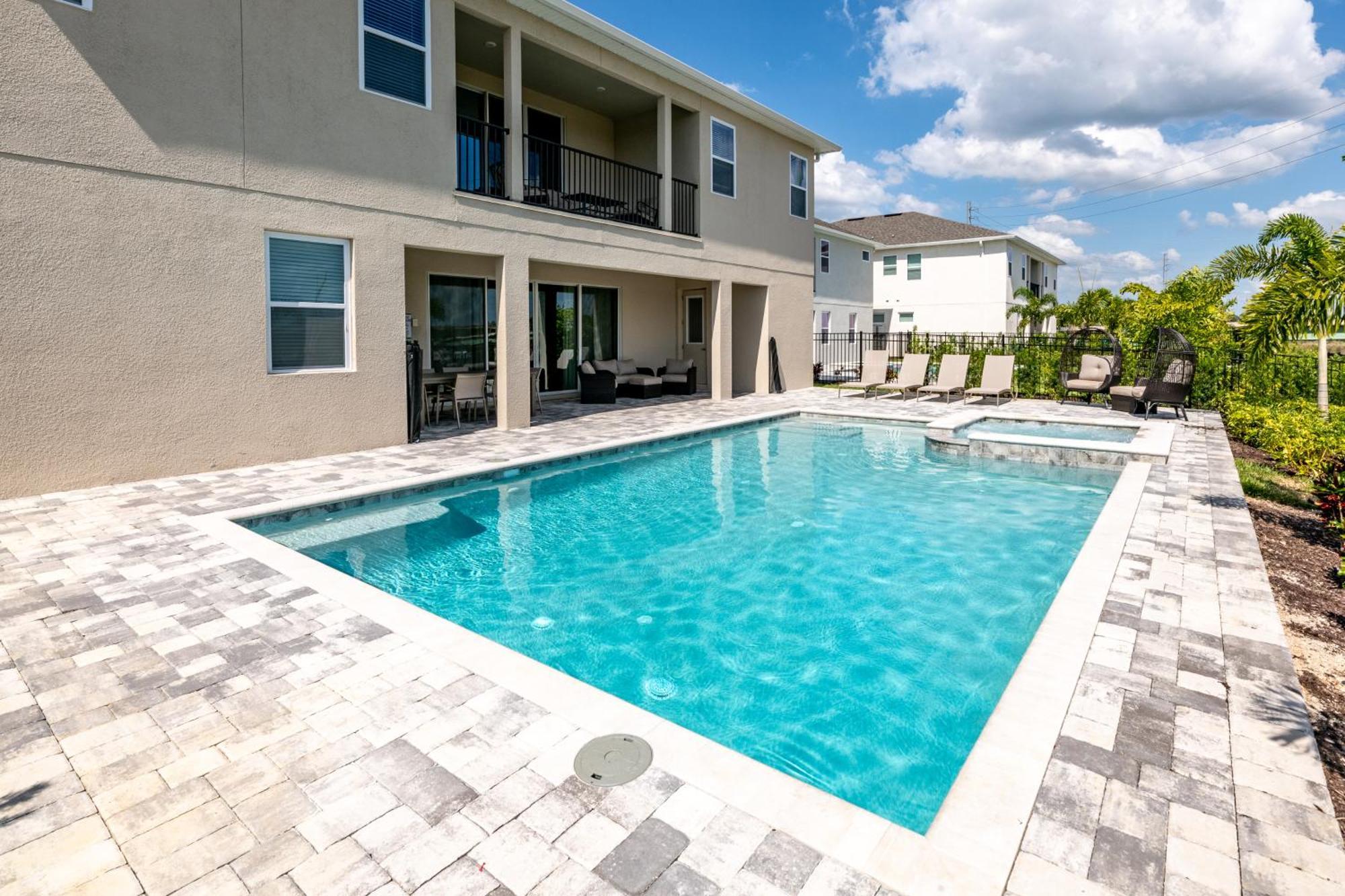 Inviting By Rentyl With Movie Theater, Pool Table And Theme Near - 332s Holiday home