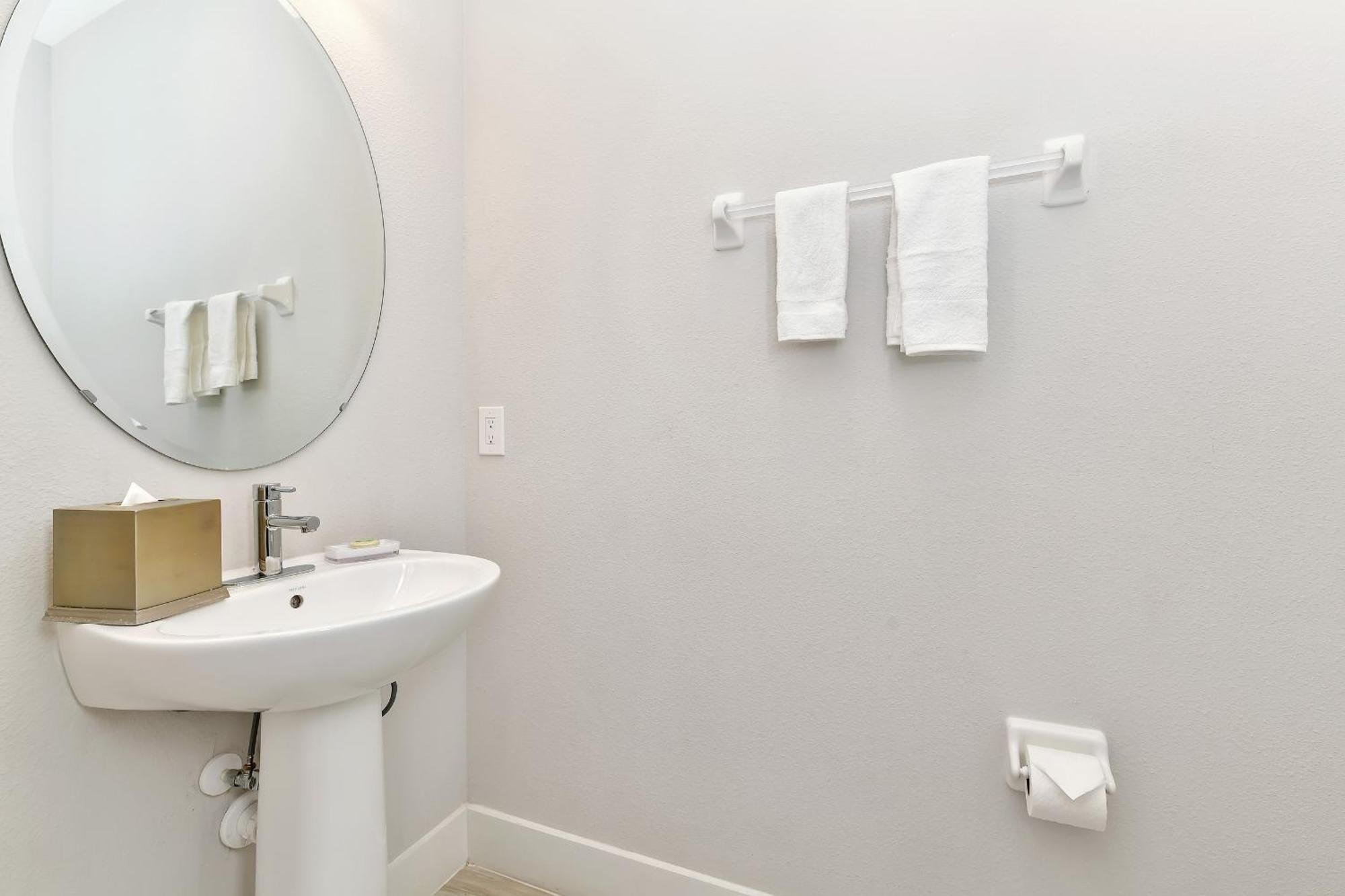 Modern House By Rentyl Near With Private Pool & Amenities - 393s Holiday home Orlando