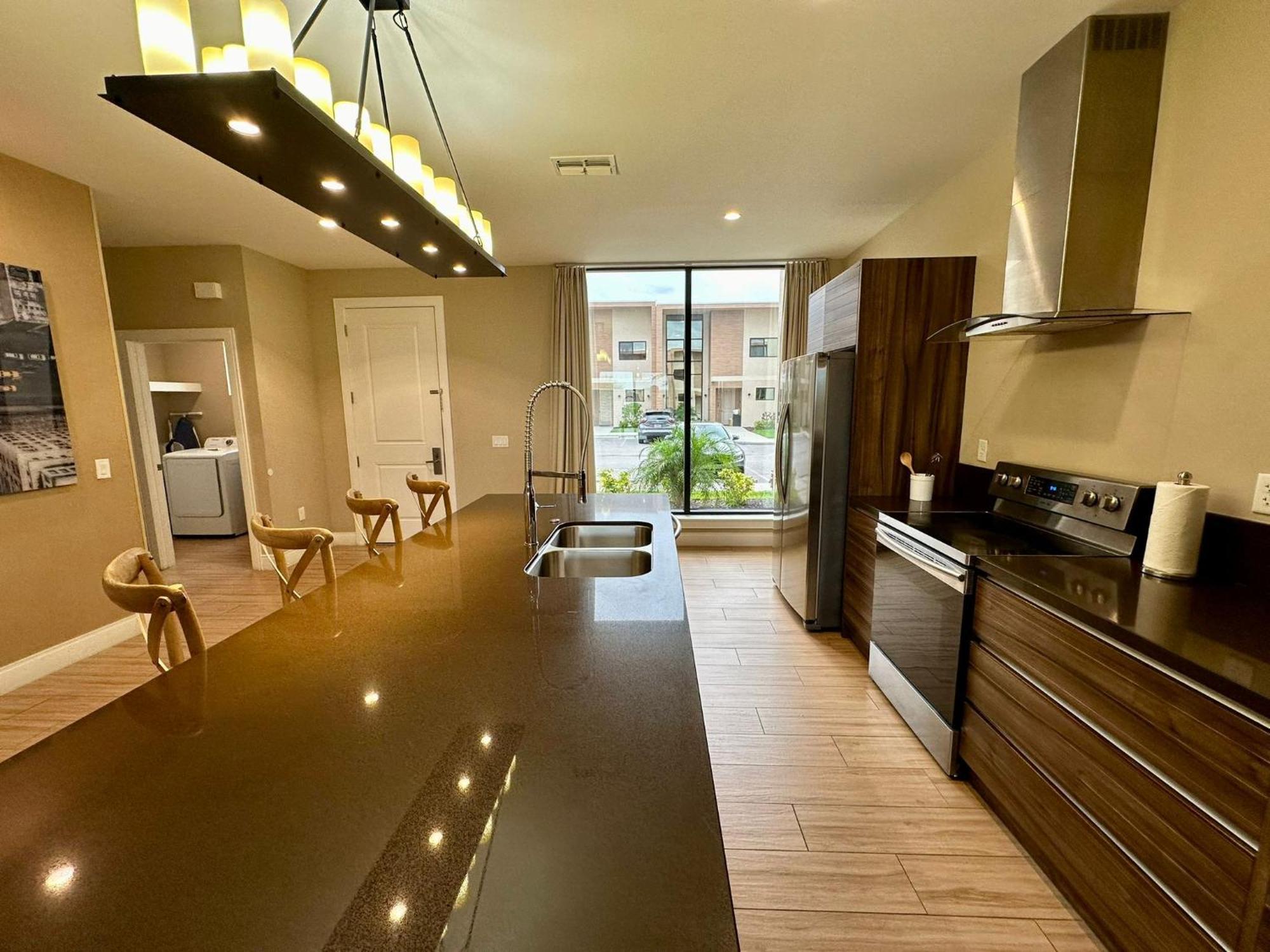 Luxury 7 Min 3 Bedroom - Hot Tub Villa