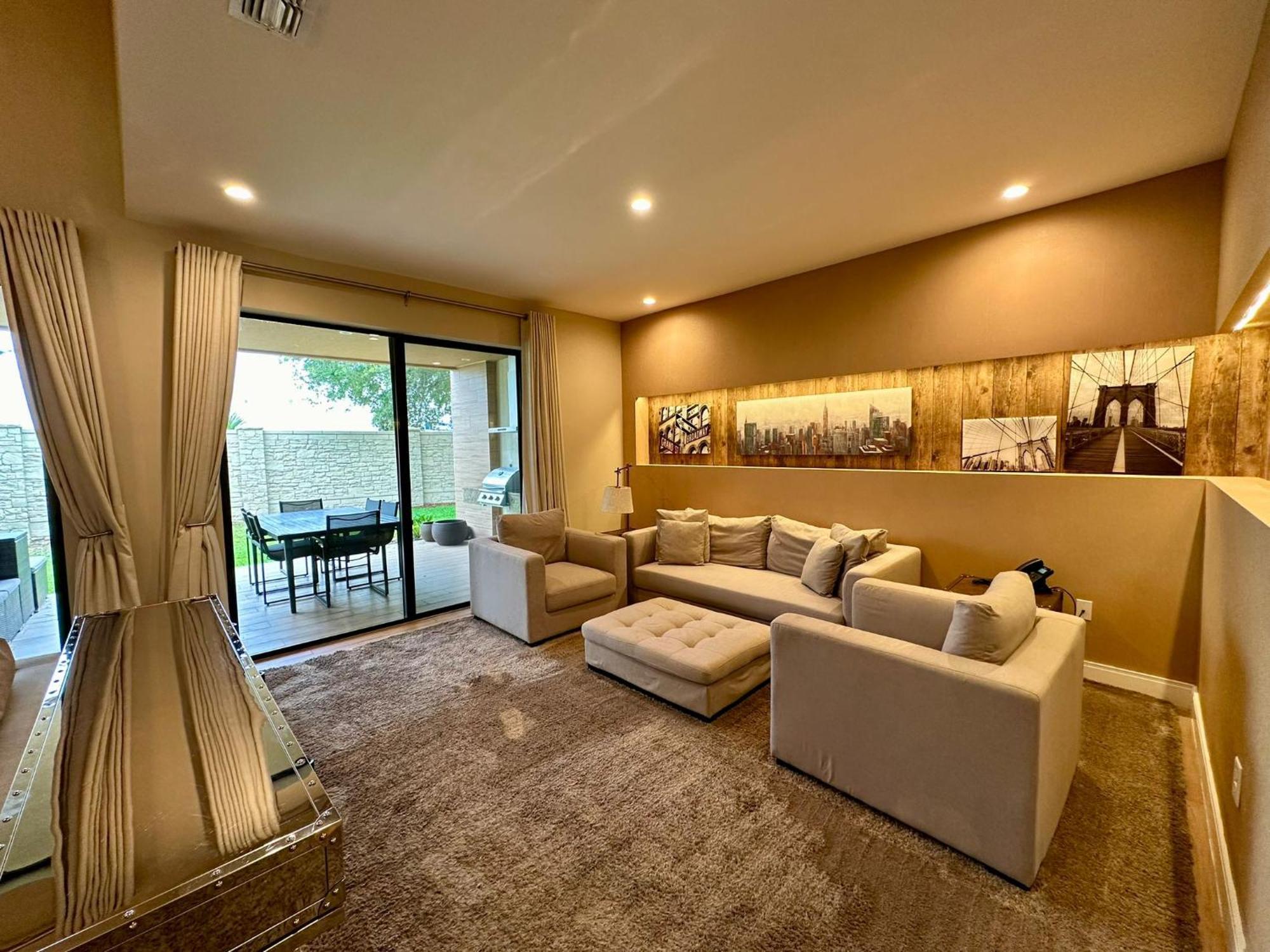 Luxury 7 Min 3 Bedroom - Hot Tub Villa Orlando
