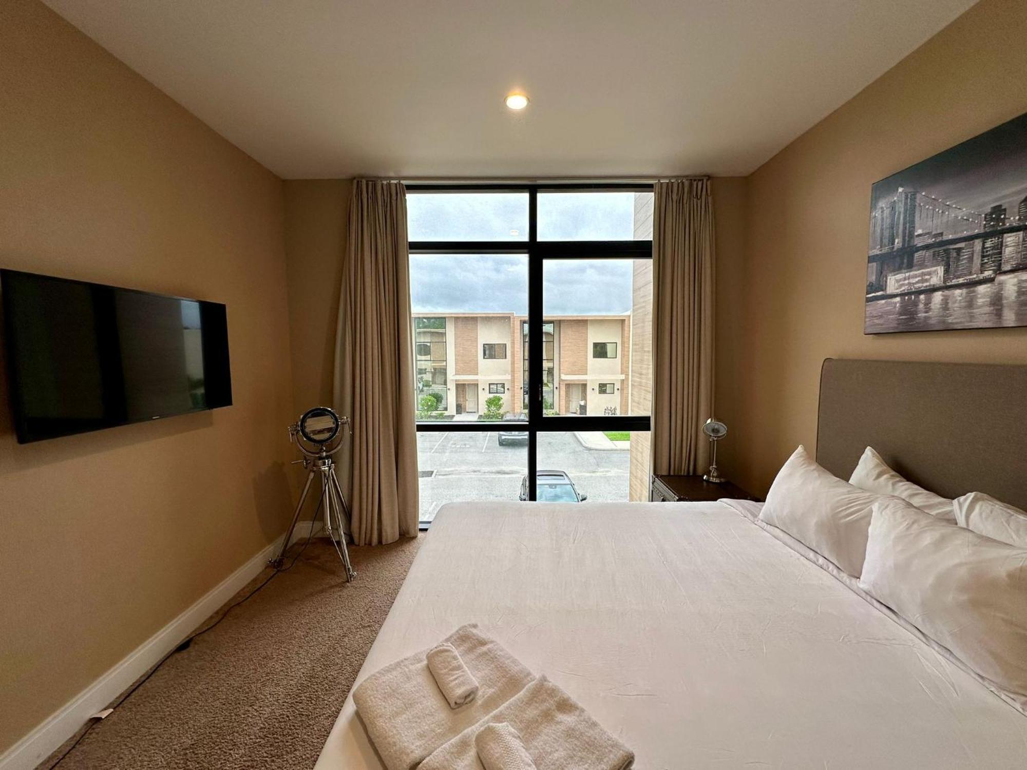 Luxury 7 Min 3 Bedroom - Hot Tub * Orlando