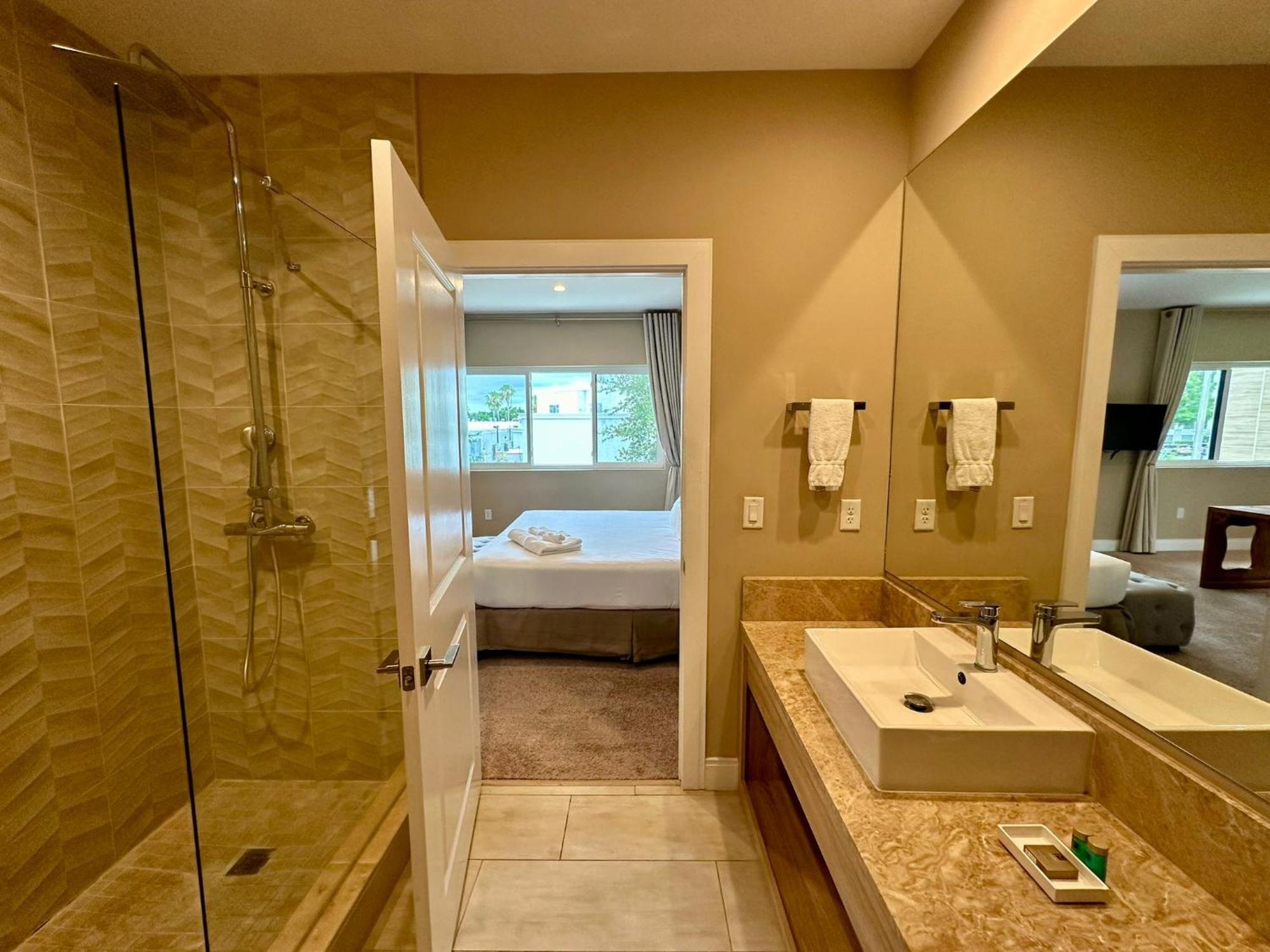 Luxury 7 Min 3 Bedroom - Hot Tub Villa Orlando