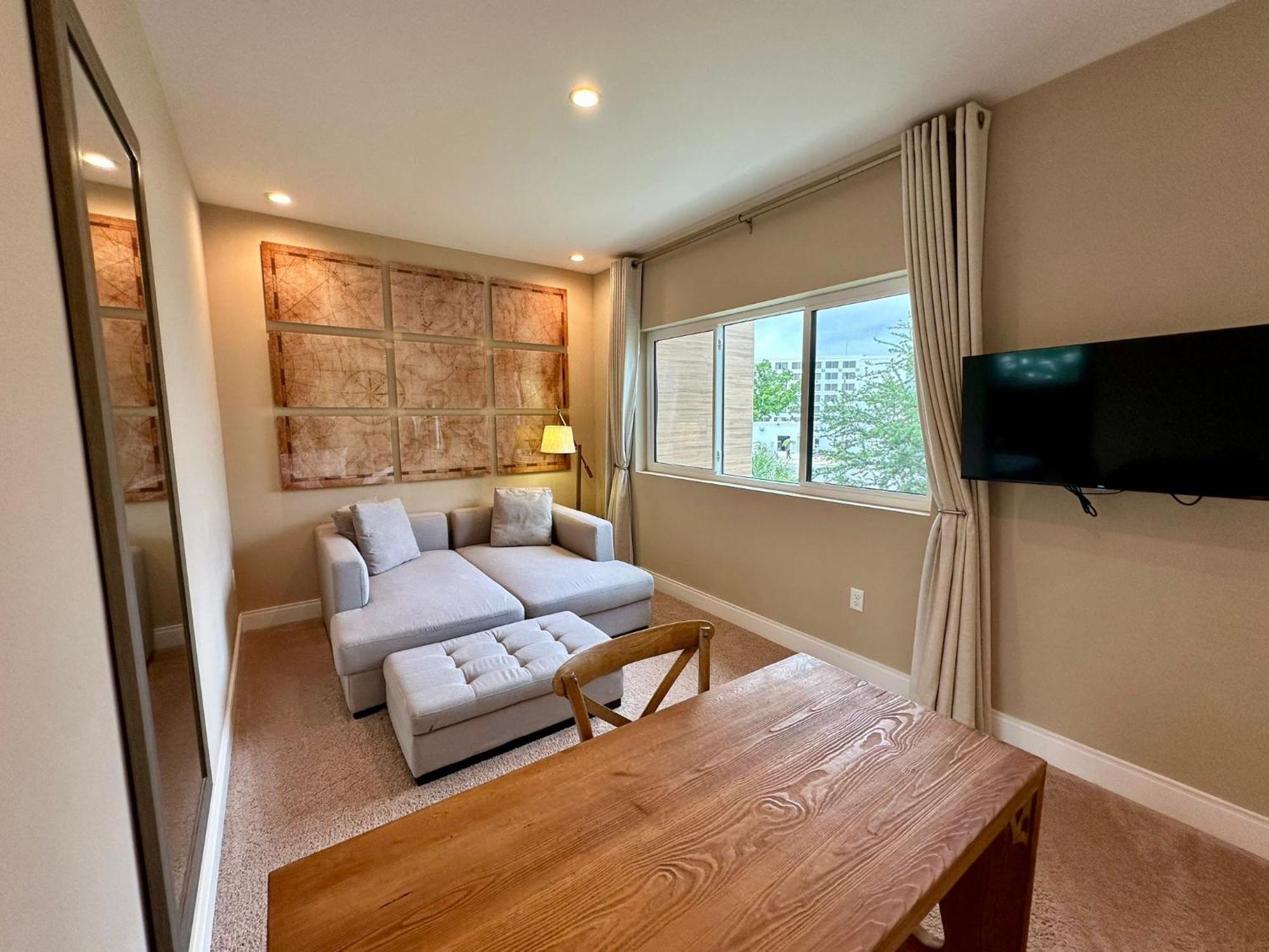 Luxury 7 Min 3 Bedroom - Hot Tub *