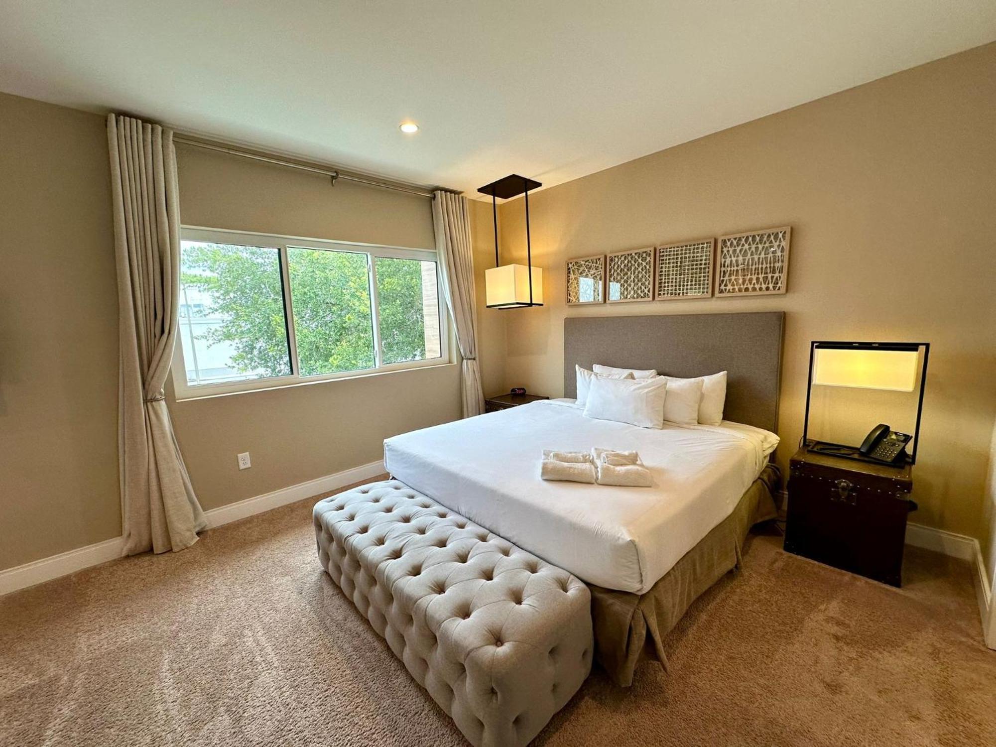 Luxury 7 Min 3 Bedroom - Hot Tub Villa Orlando
