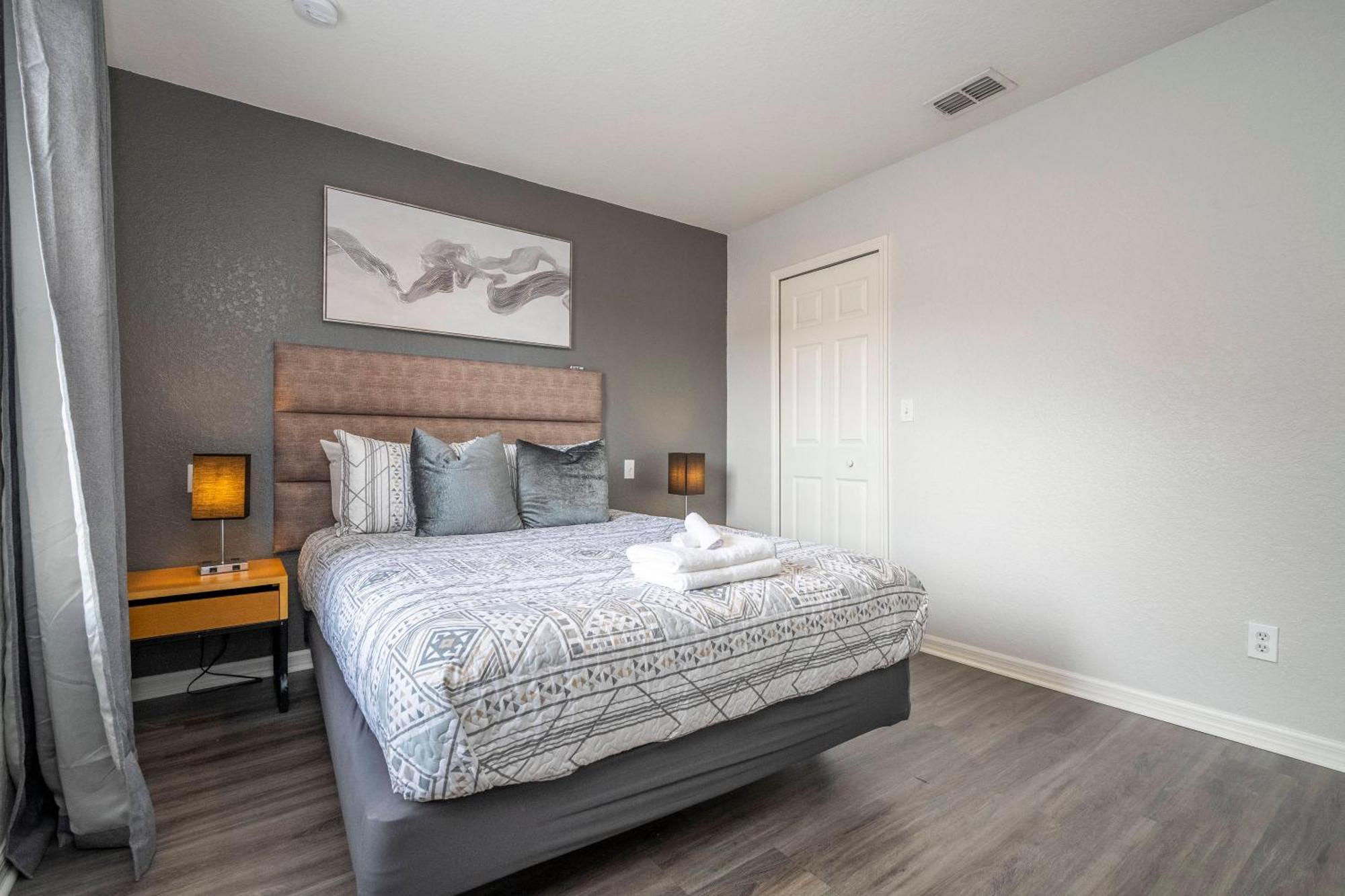 Cozy 4br Regal Oaks Close To