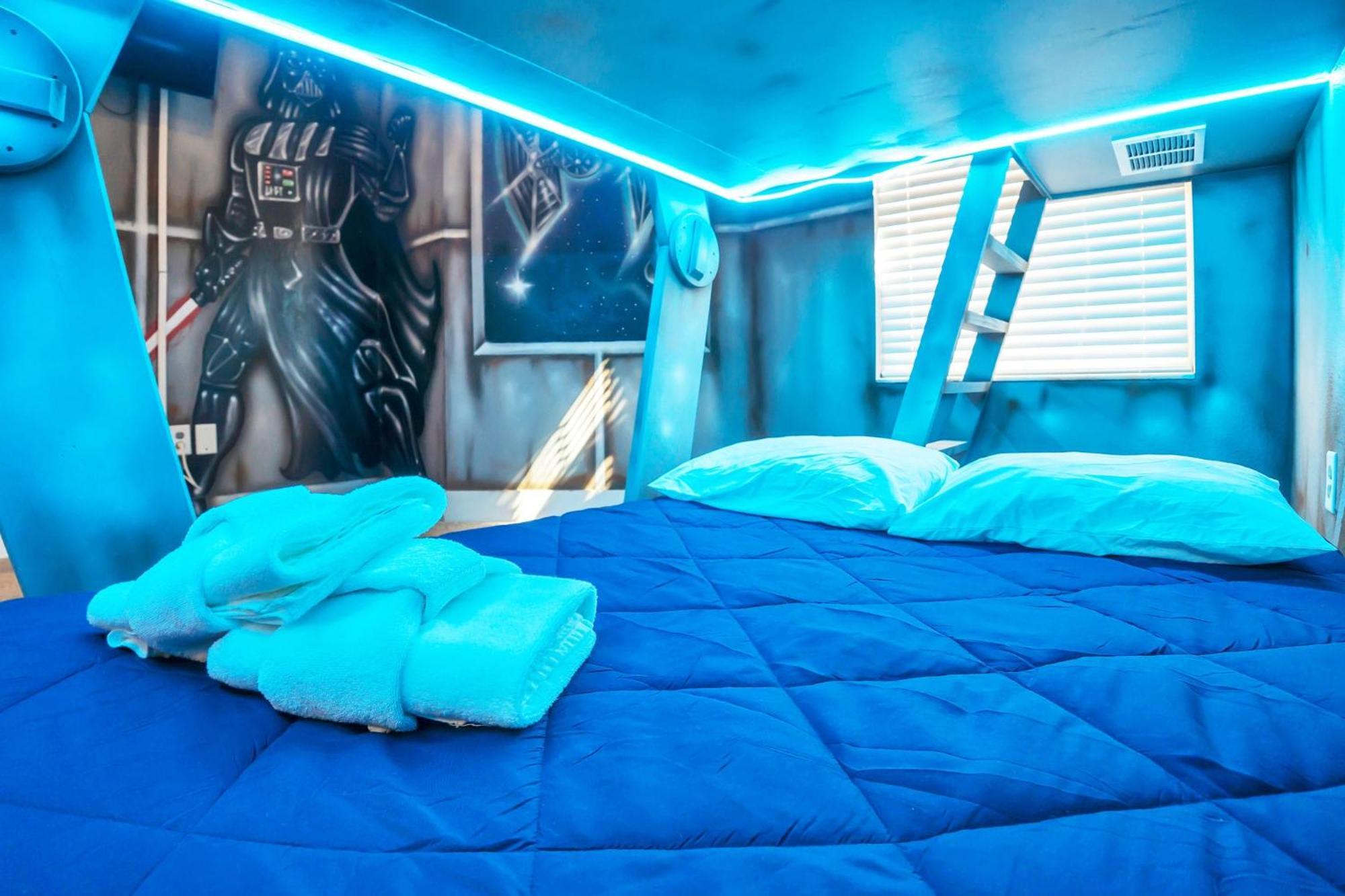 Holiday home New Amazing Unique Dream House 5 Min To *