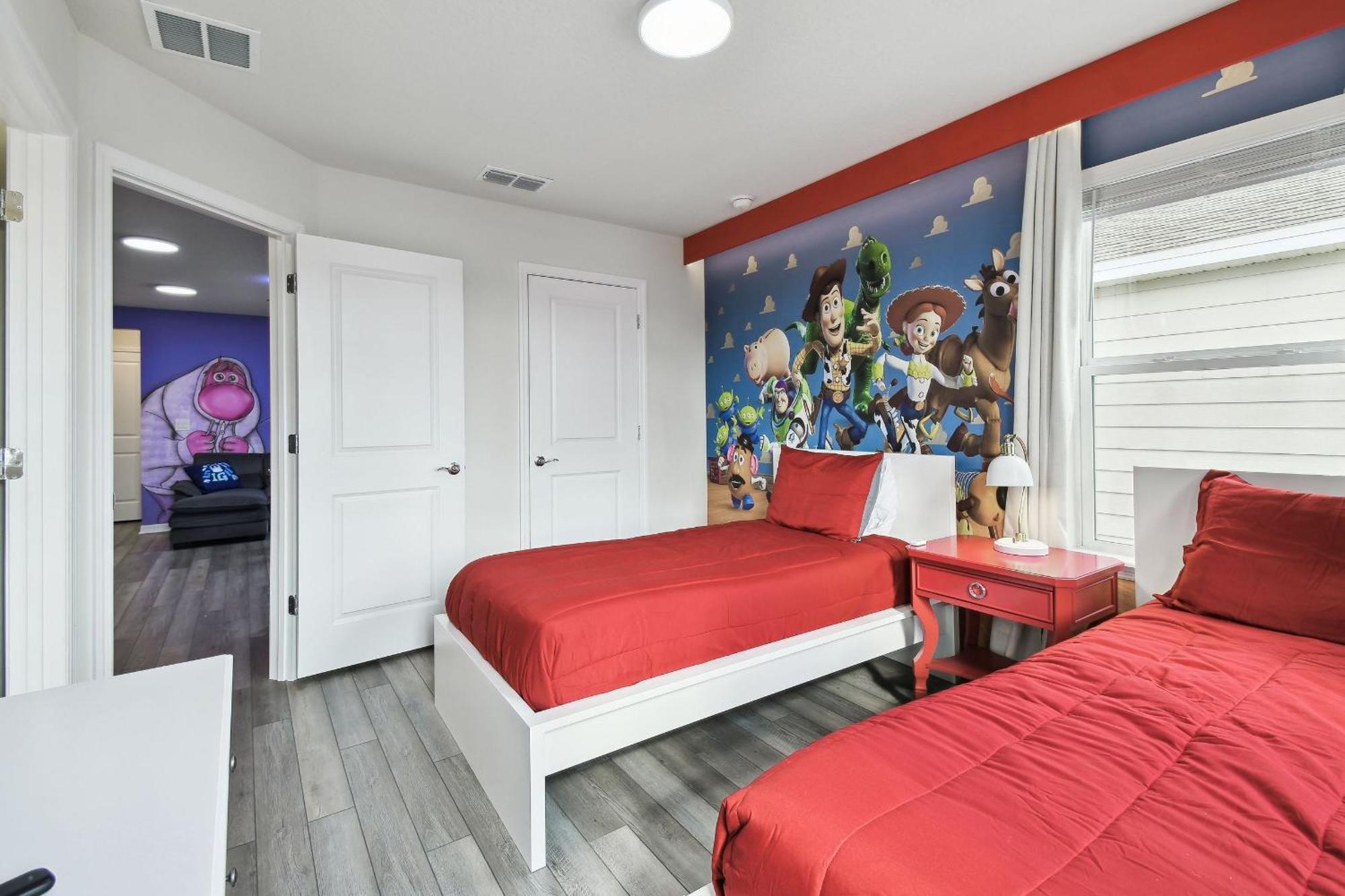 5 Bd En-suites, Game Room, Heated Pool, Sleeps 14 *