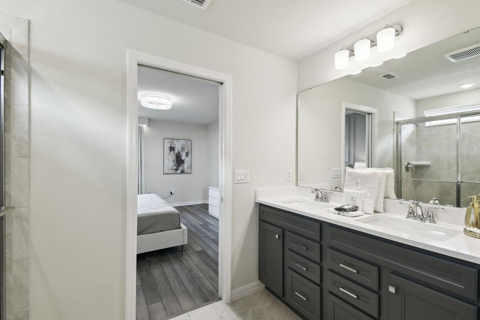 5 Bd En-suites, Game Room, Heated Pool, Sleeps 14 *
