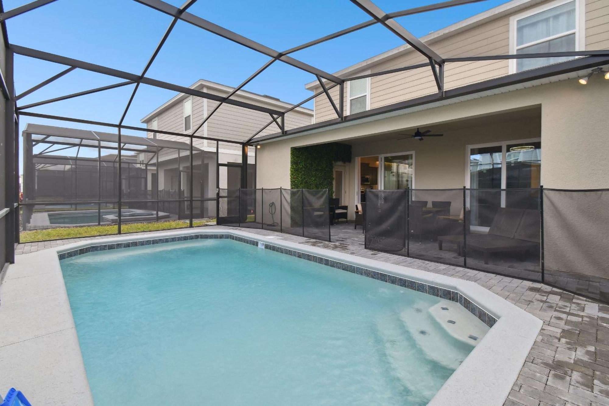 Holiday home 5 Bd En-suites, Game Room, Heated Pool, Sleeps 14