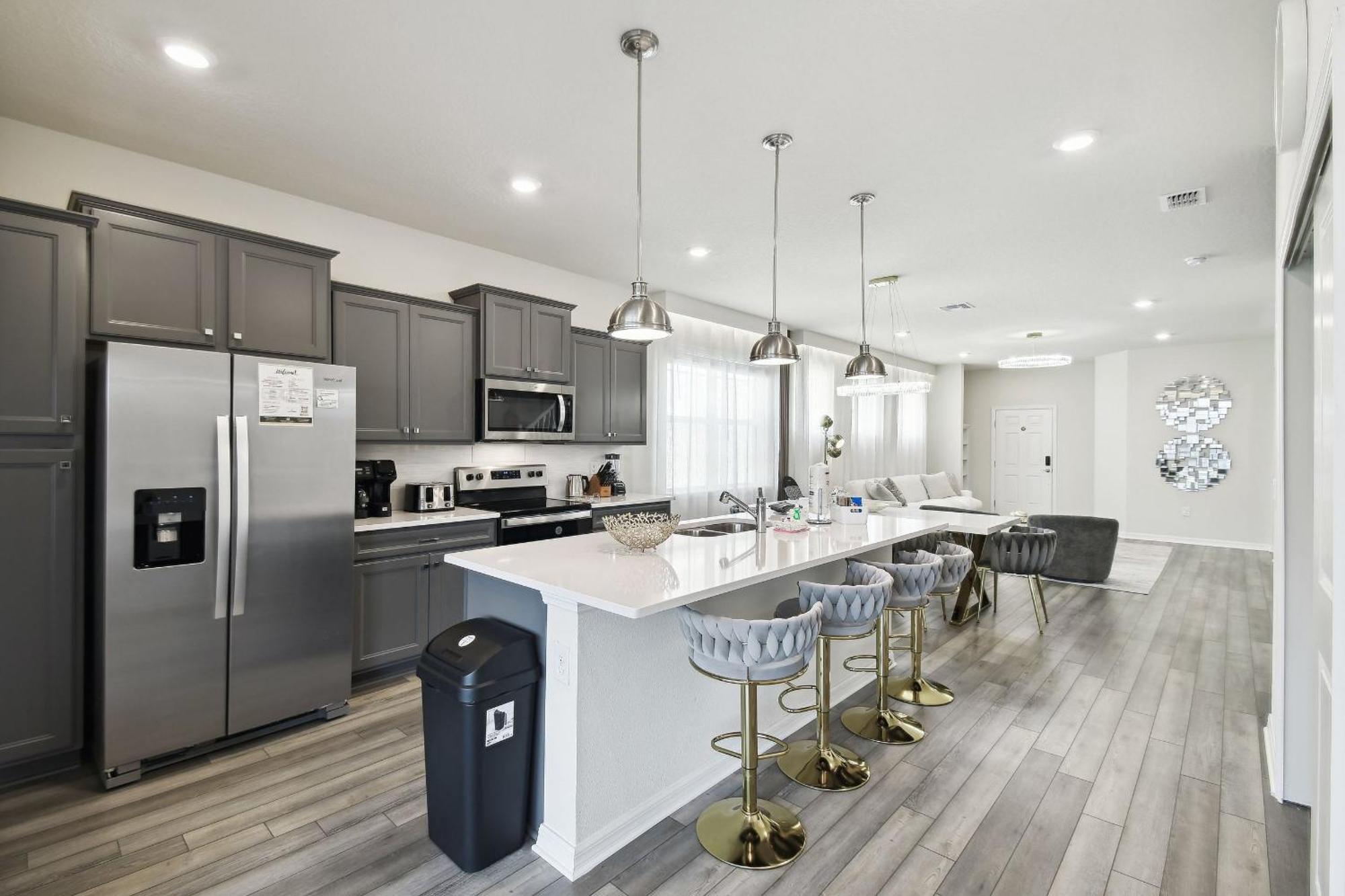 Holiday home 5 Bd En-suites, Game Room, Heated Pool, Sleeps 14 *