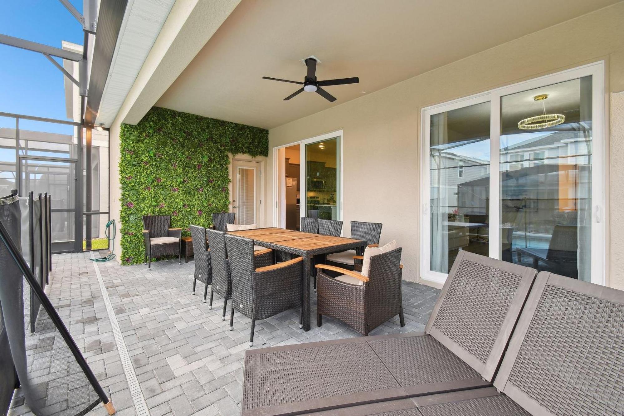 5 Bd En-suites, Game Room, Heated Pool, Sleeps 14 Holiday home *